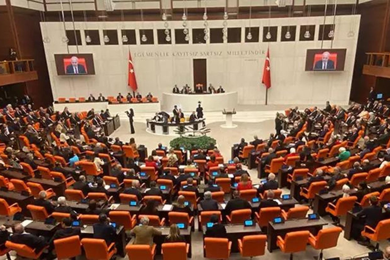 Parlamento Kuralları ve Hakaretler: Dünya ve Türk Meclisleri Karşılaştırması