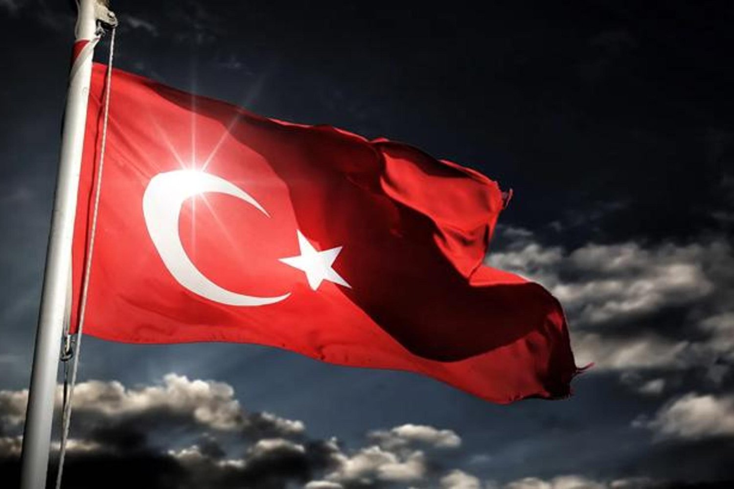 Suriye’de Sınır Girişimleri ve Bayrak Saldırısı Büyük Endişe Yarattı