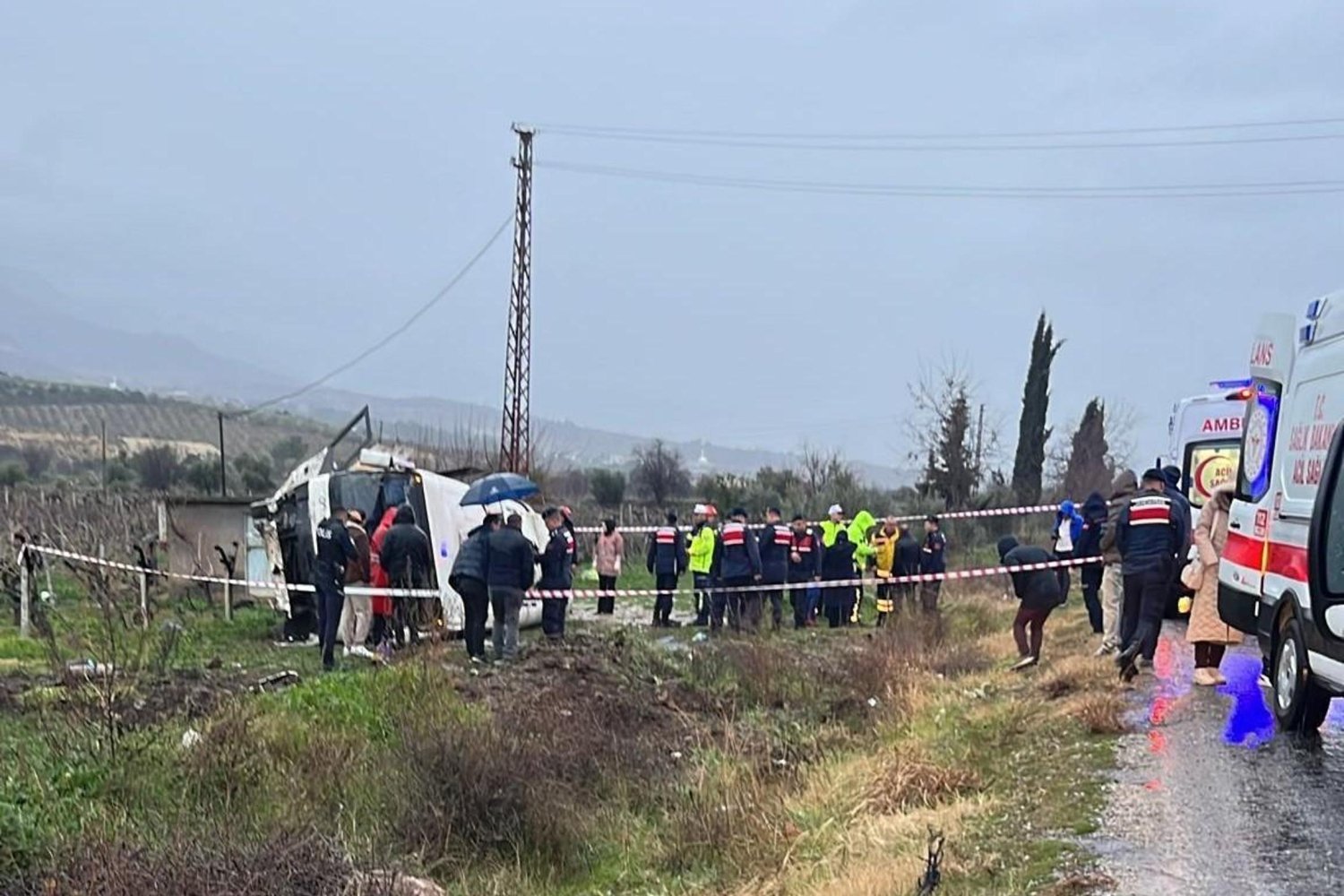 Denizli’de Memurları Taşıyan Servis Uçurumdan Düştü: 25 Yaralı