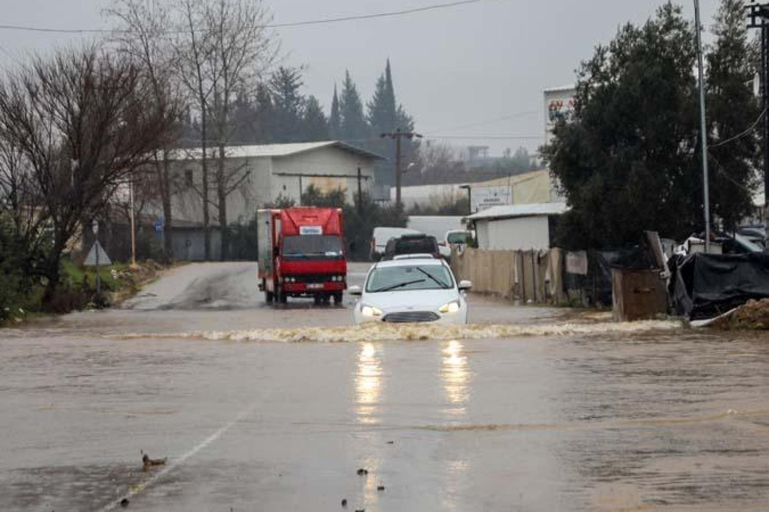 Antalya’da Yoğun Sağanak Nedeniyle Şok Hasar! Tarım ve Ulaşım Altüst Oldu