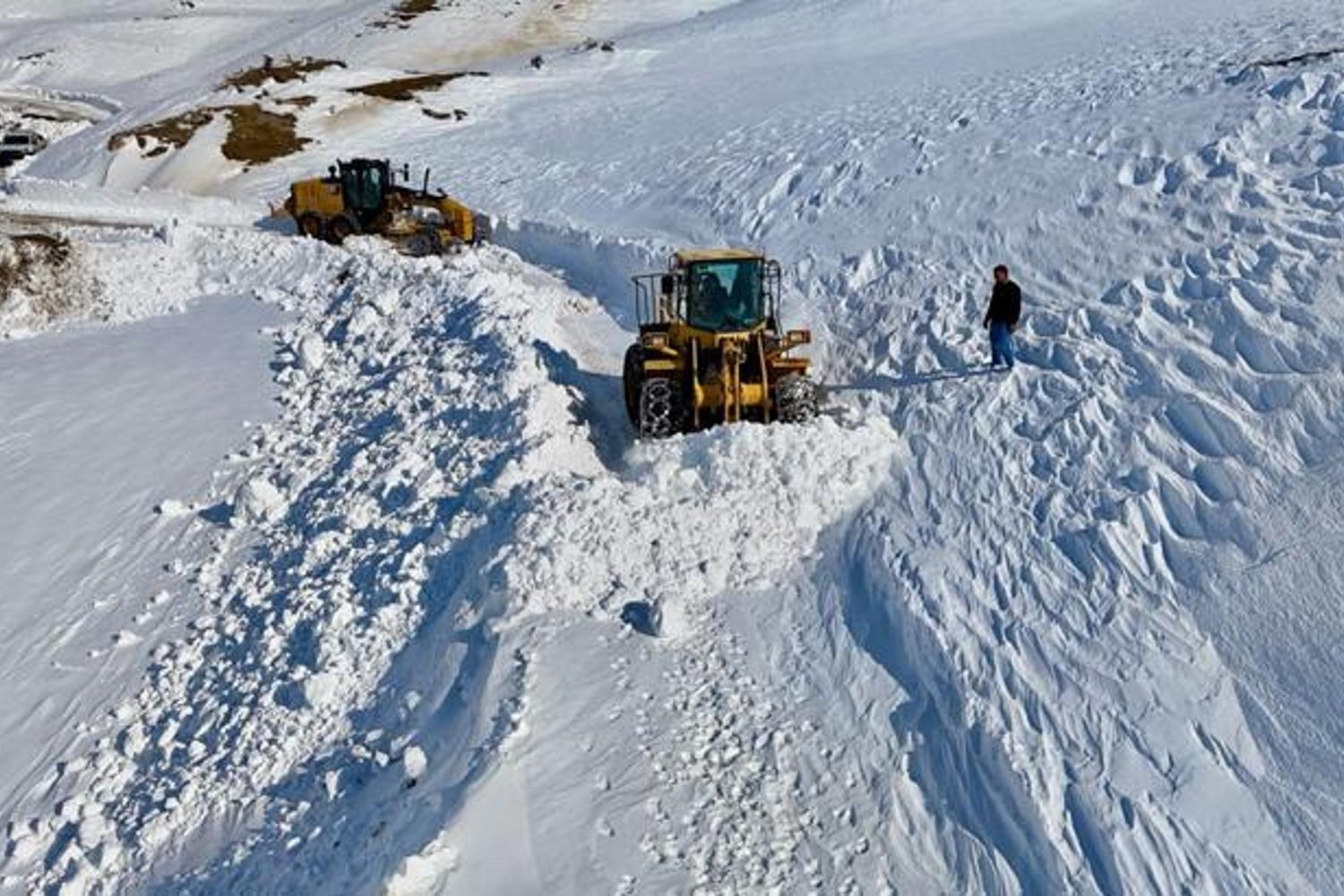 Sağanak Kar Yağışı Beytüşşebap ve Uludere'de Eğitime Ara Verdi