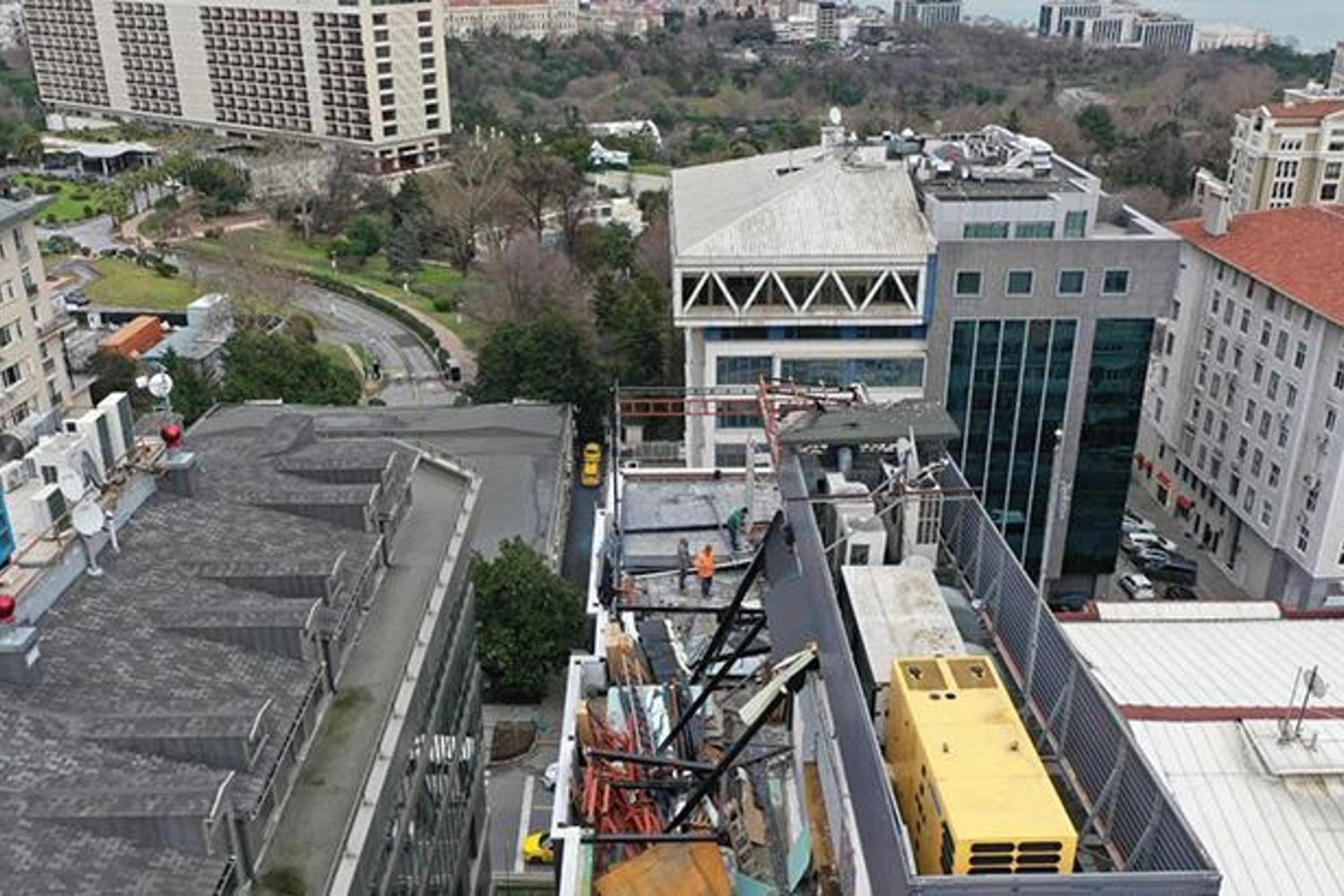 Şişli'de Kaçak Otel Çatısı Yıkımıyla Sonlandı