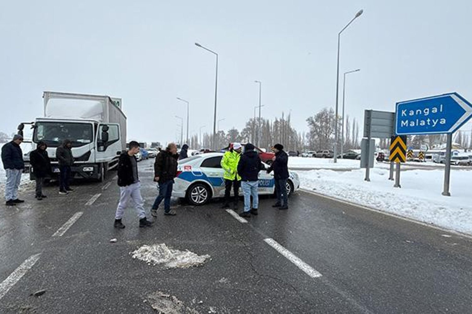 Sivas'ta Kar Yağışı Ulaşımı Zorlaştırdı, Tipi Etkili Oldu