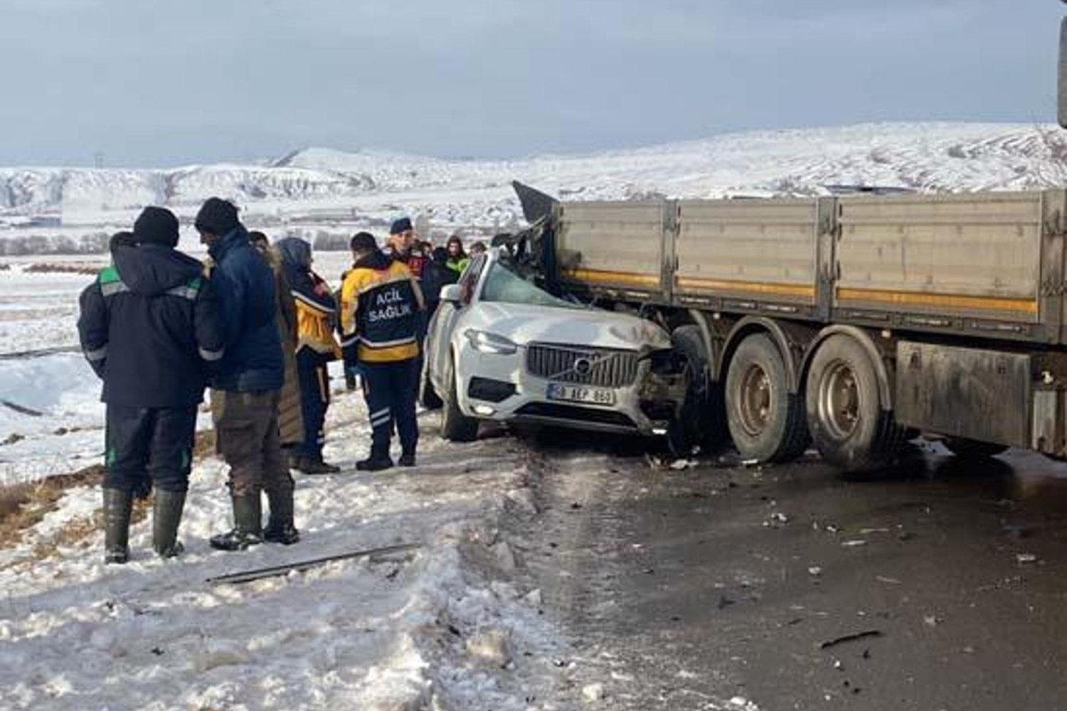 Kaza Haberleri: Tren ve Otomobil Çarpışması Sonucu 1 Ölü, 2 Yaralı