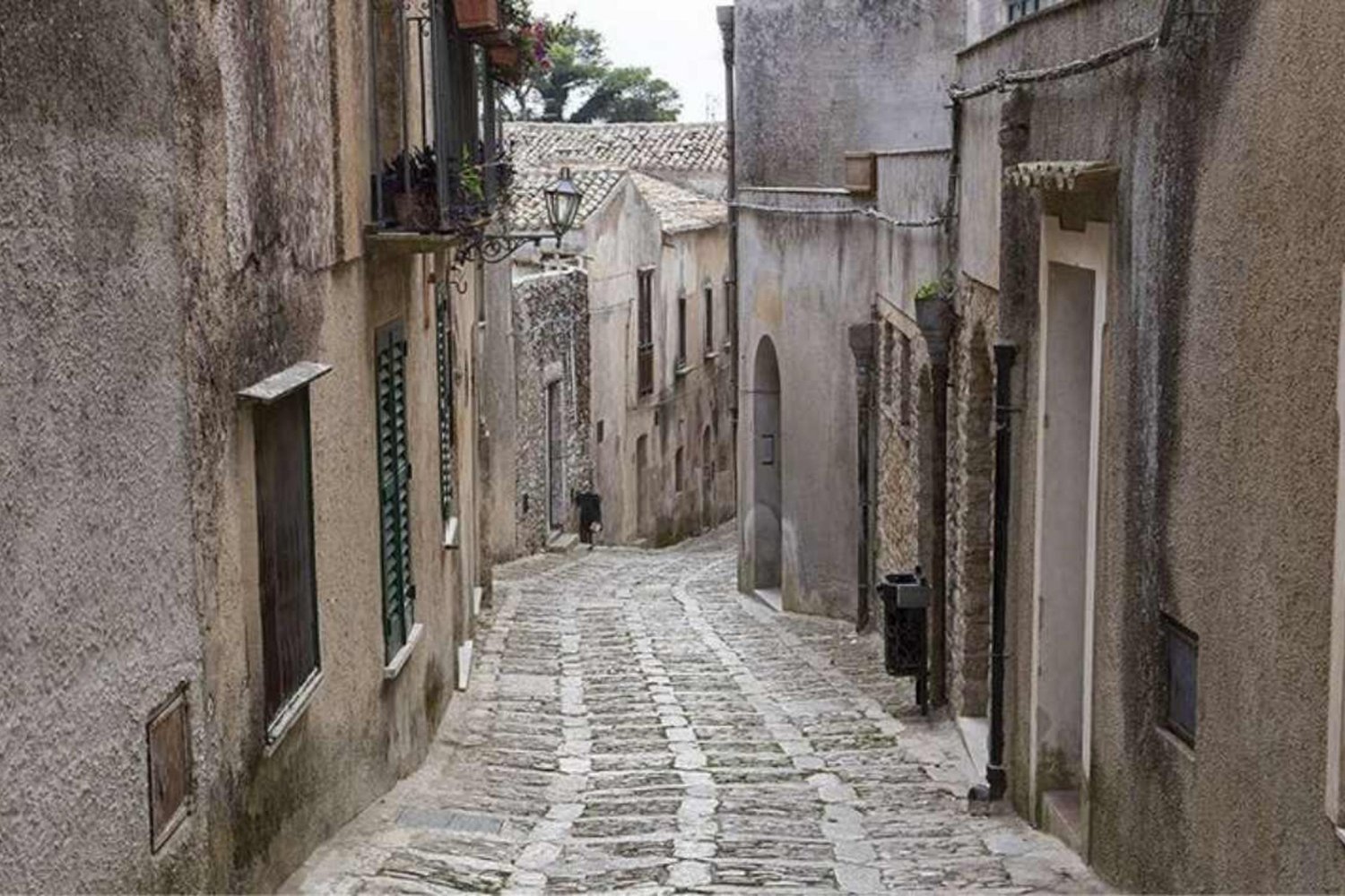 Güney Tirol Funes Köyü Yaz Sezonu Kısıtlamalarıyla Turist Saldırısına Son Veriyor