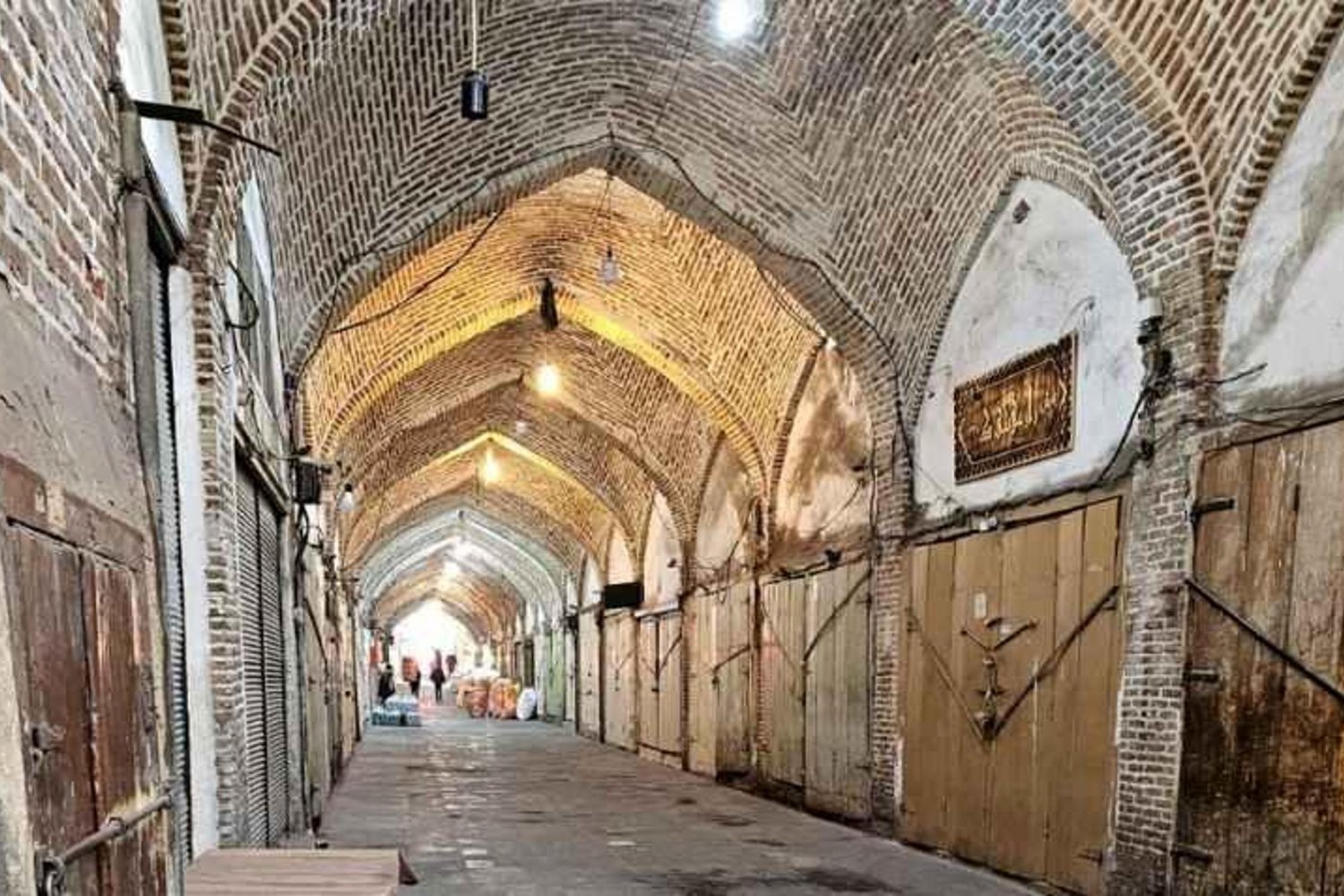 İran'da Protestolar Sürerken Ekonomik Çalkantı ve Gösteriler Artıyor