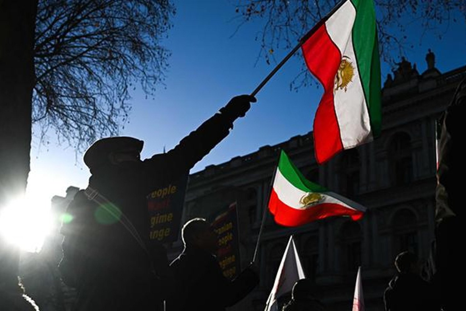 İran'daki Kriz ve ABD'nin Askeri Hamle İhtimali Gündemde