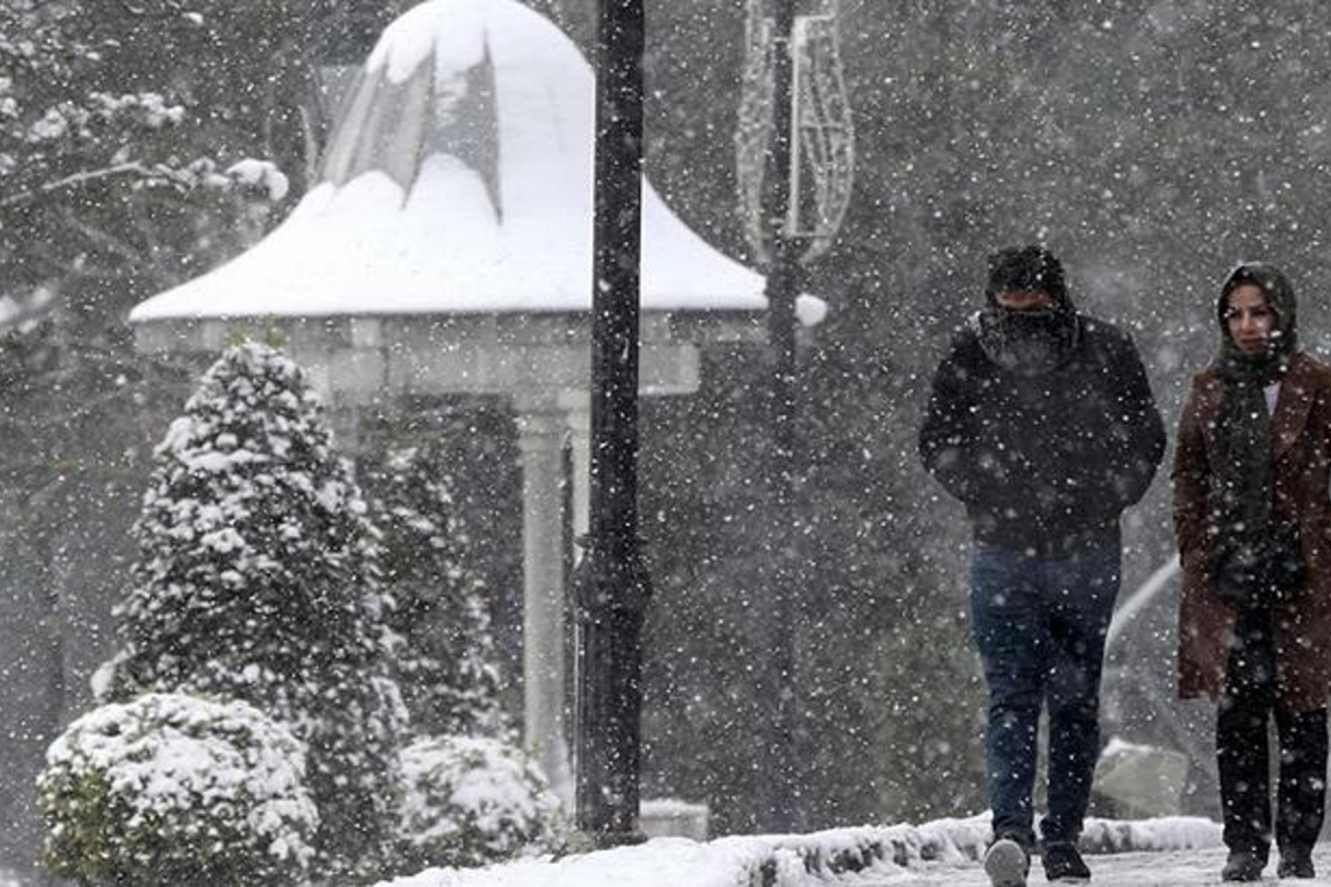 İstanbul'da Kar Yağışı Başladı: Yoğun Yağış ve Şiddetli Rüzgar Uyarısı