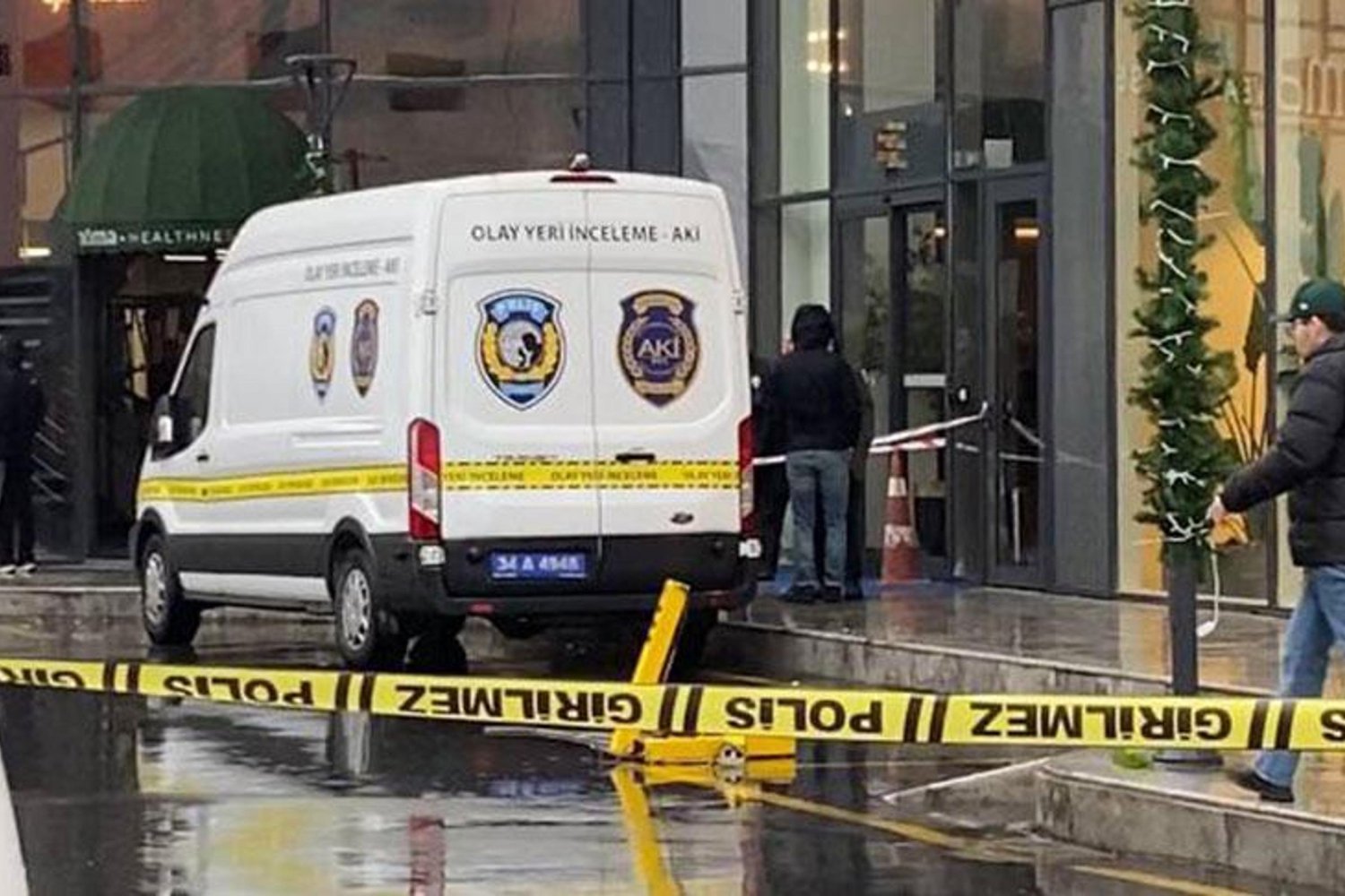 Kazlıçeşme Mahallesi'nde Paket Patlaması: 2 Yaralı