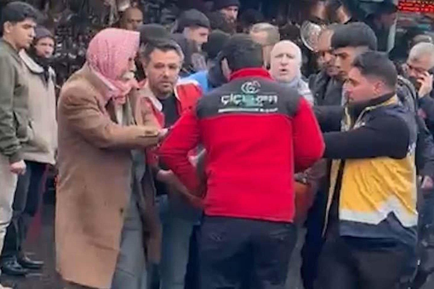 Şanlıurfa’da Sanal Medya Ünlüsü Kasap Bakır Minare’ye Silahlı Saldırı: Yaralılar Hastaneye Kaldırıldı