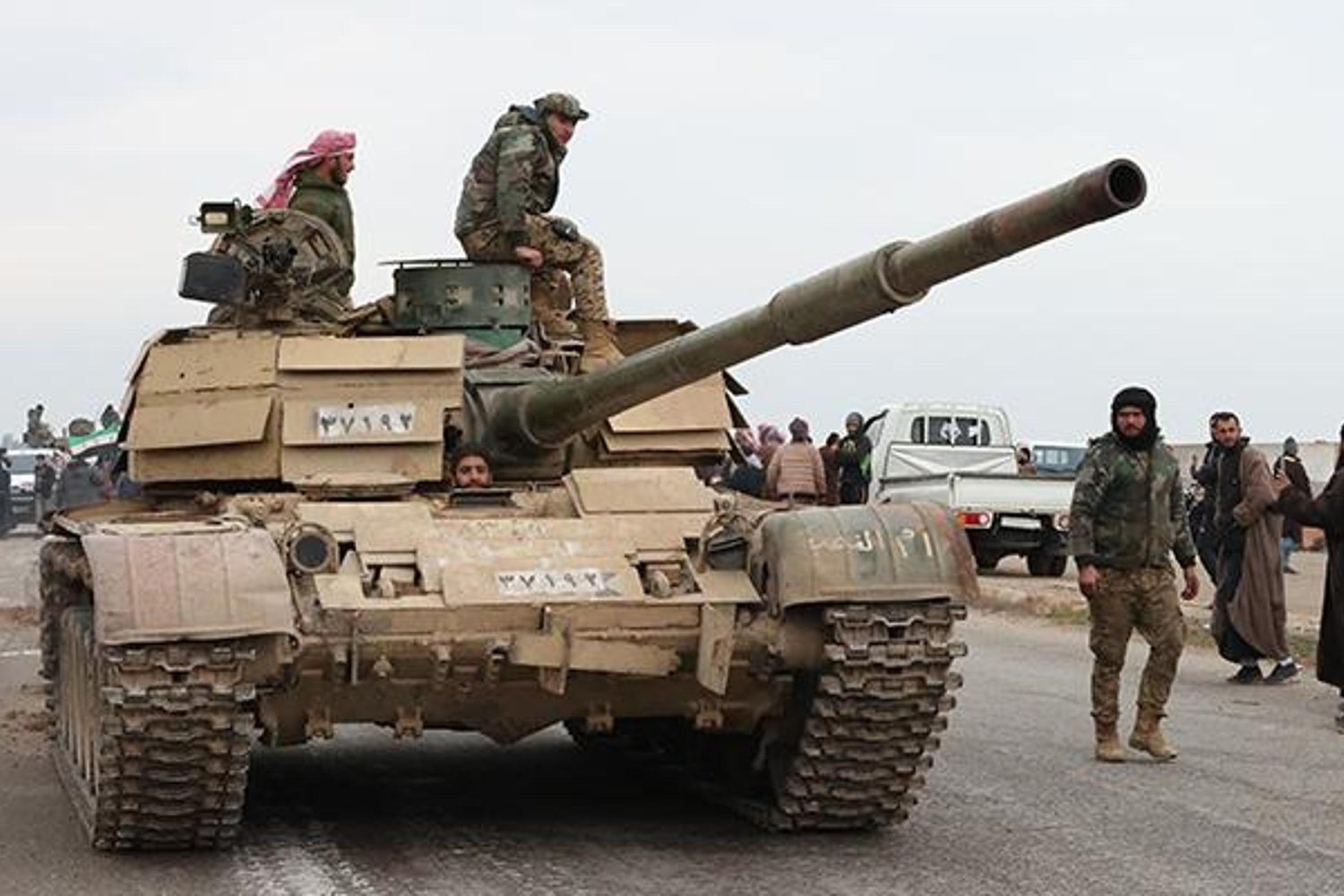 Suriye Ordusu Rakka Yakınlarında Kontrolü Sağladı, ABD Uçakları Uyarıda