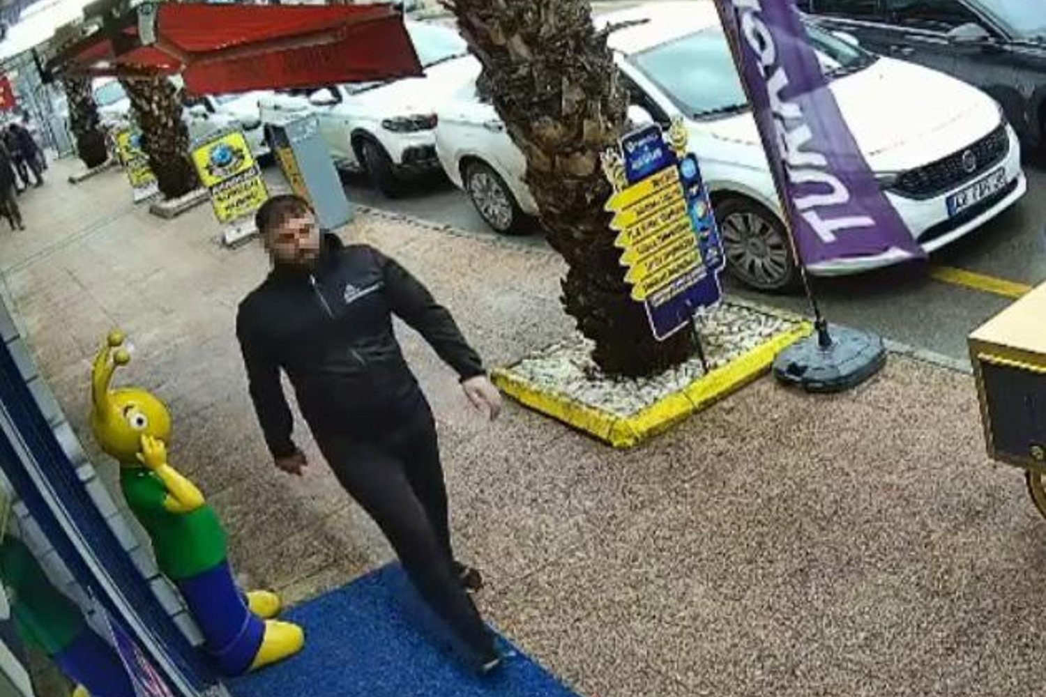 Mersin'de Altın Hırsızlığı Gün Saydı: Tabancayla Kaçarken Havaya Ateş Etti!