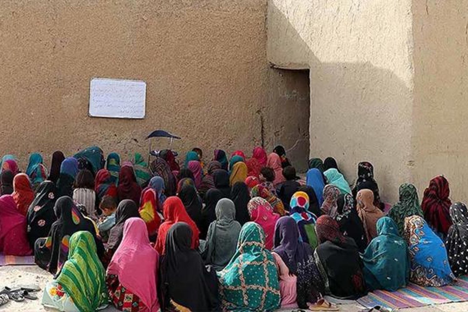 Afganistan'da Kadın ve Kız Çocuklarına Eğitime Sıkı Yasak, İnsan Hakları Çığlıklar Atıyor