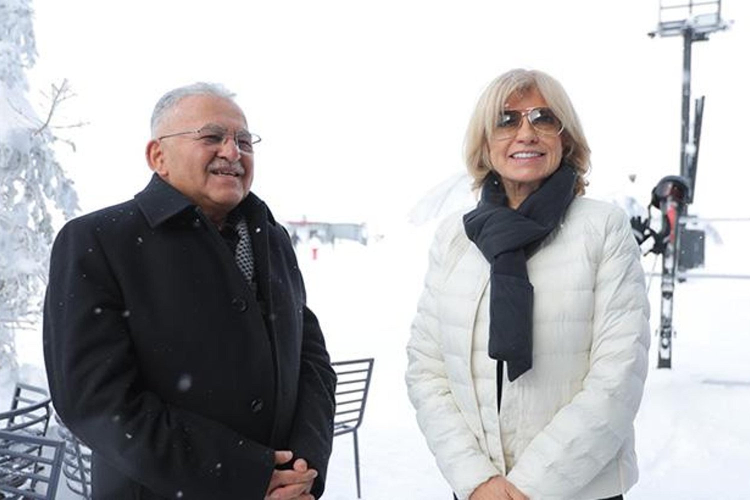 Erciyes Kayak Merkezi'nin Gururu Tansu Çiller ve Memduh Büyükkılıç Buluşması