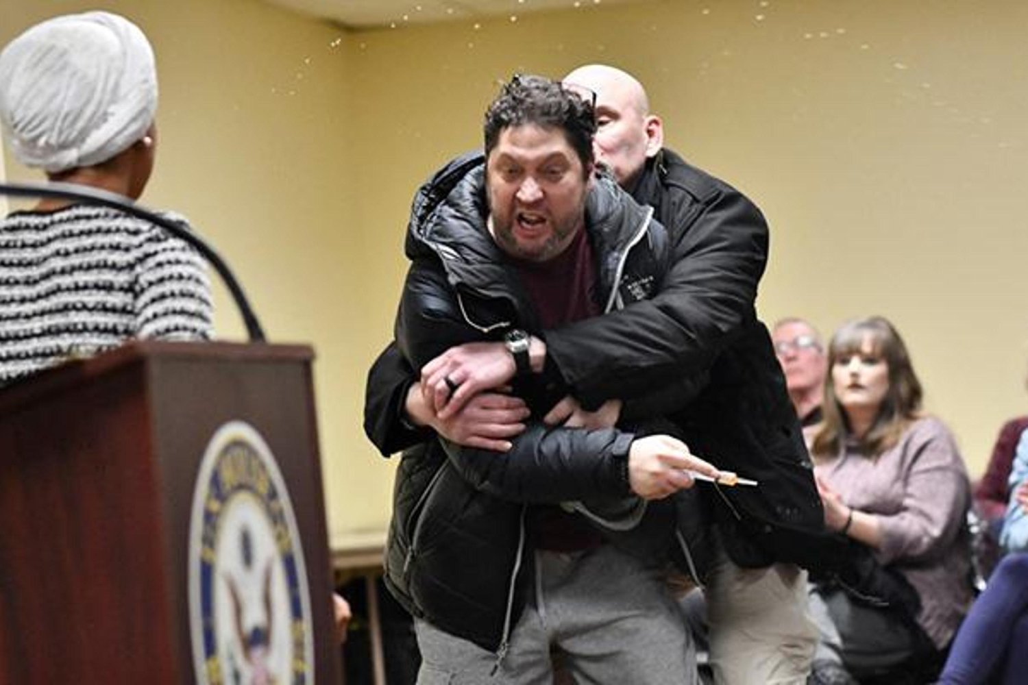 Minnesota Temsilcisi Ilhan Omar'a Silahlı Saldırı: Saldırgan Tespit Edildi