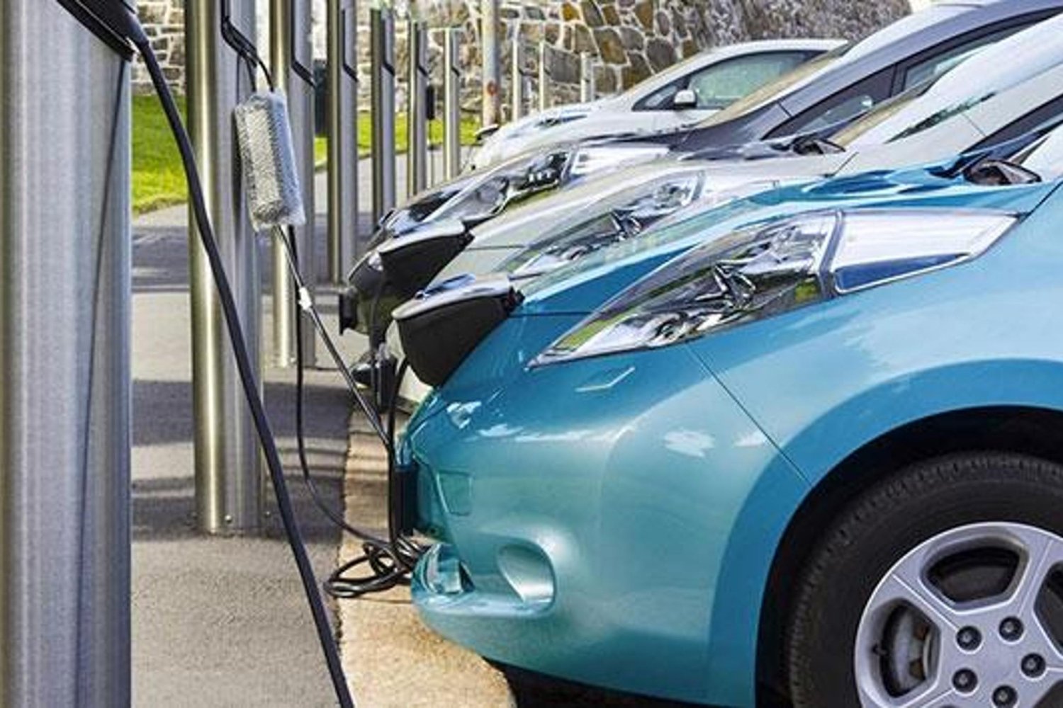 Elektrikli ve Hibrit Araçlarda Considerable Artış: 2025 Yılında Yüzde 102 Büyüme