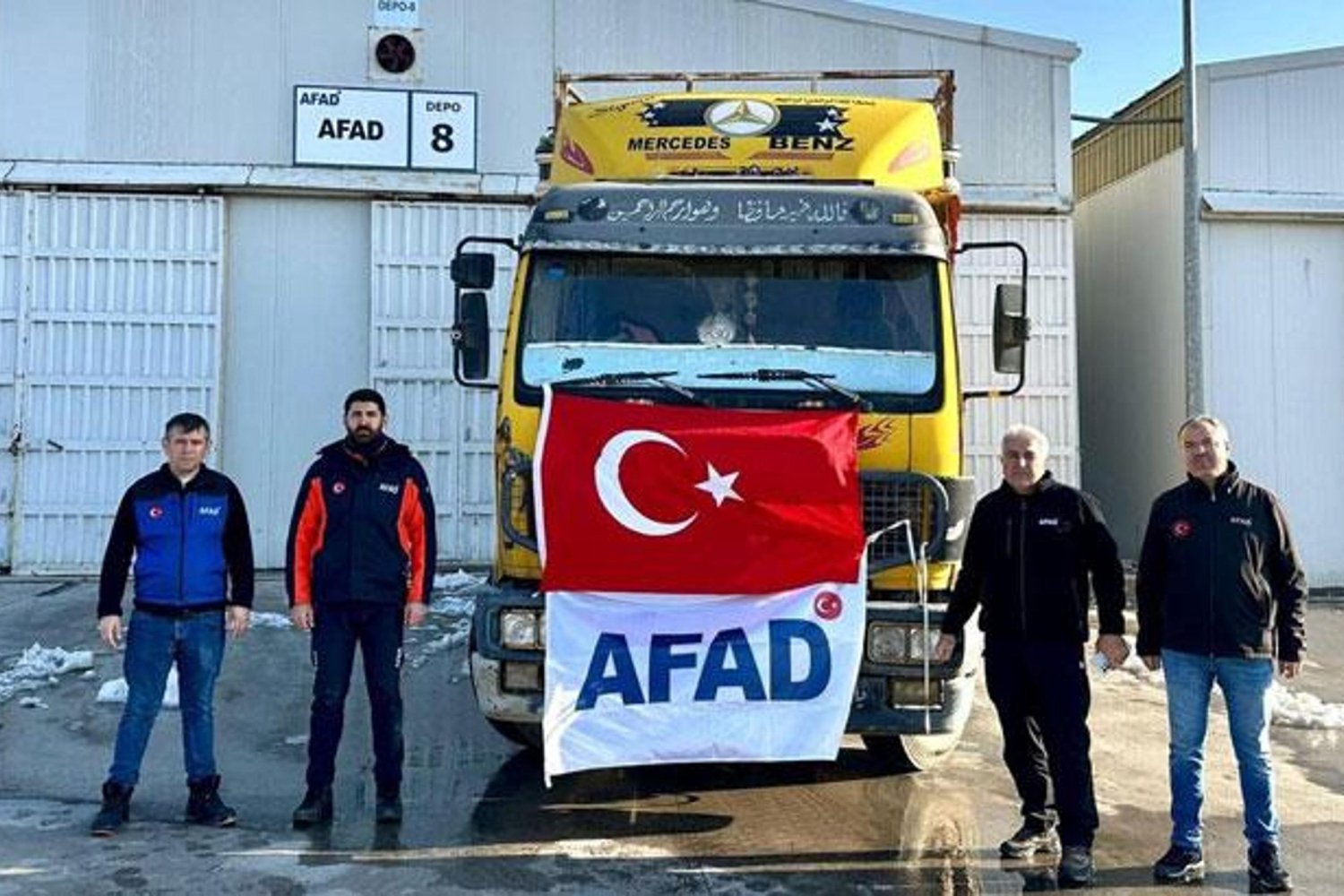 Türkiye Suriye'ye Yardım TIR'ları Gönderdi: 50 Ton Un ve Gıda Destekleri Bölgeye Ulaşıyor