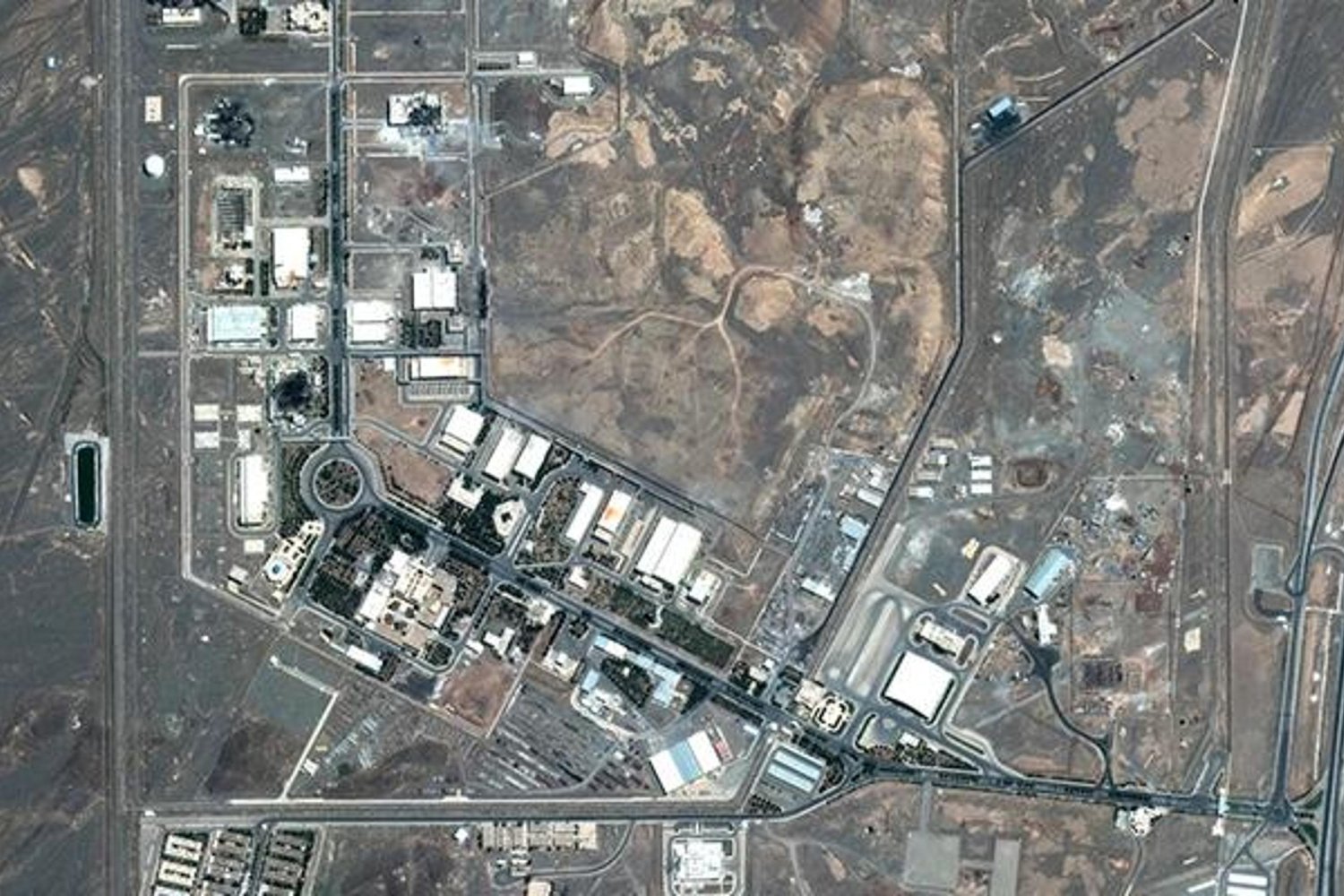 İran'ın Nükleer Tesislerindeki Gizemli Yenilemeler Uyduyla İzleniyor