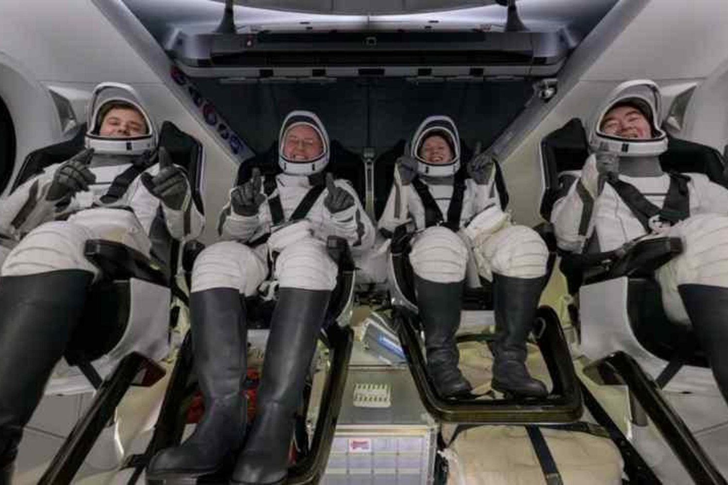 NASA İlk Kez Tıbbi Tahliye Gerçekleştirdi: Uzayda Acil Sağlık Durumu Çözümü