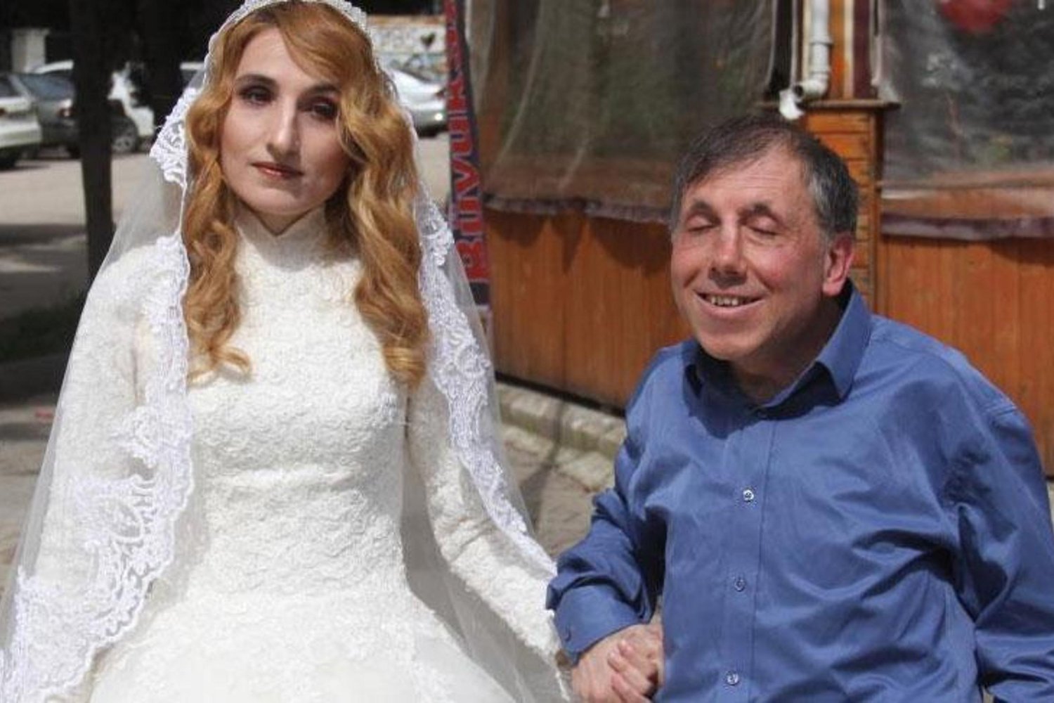 Adana'da Görme Engelli Çift Otobüs Çarpması Sonucu Ağır Yaralandı