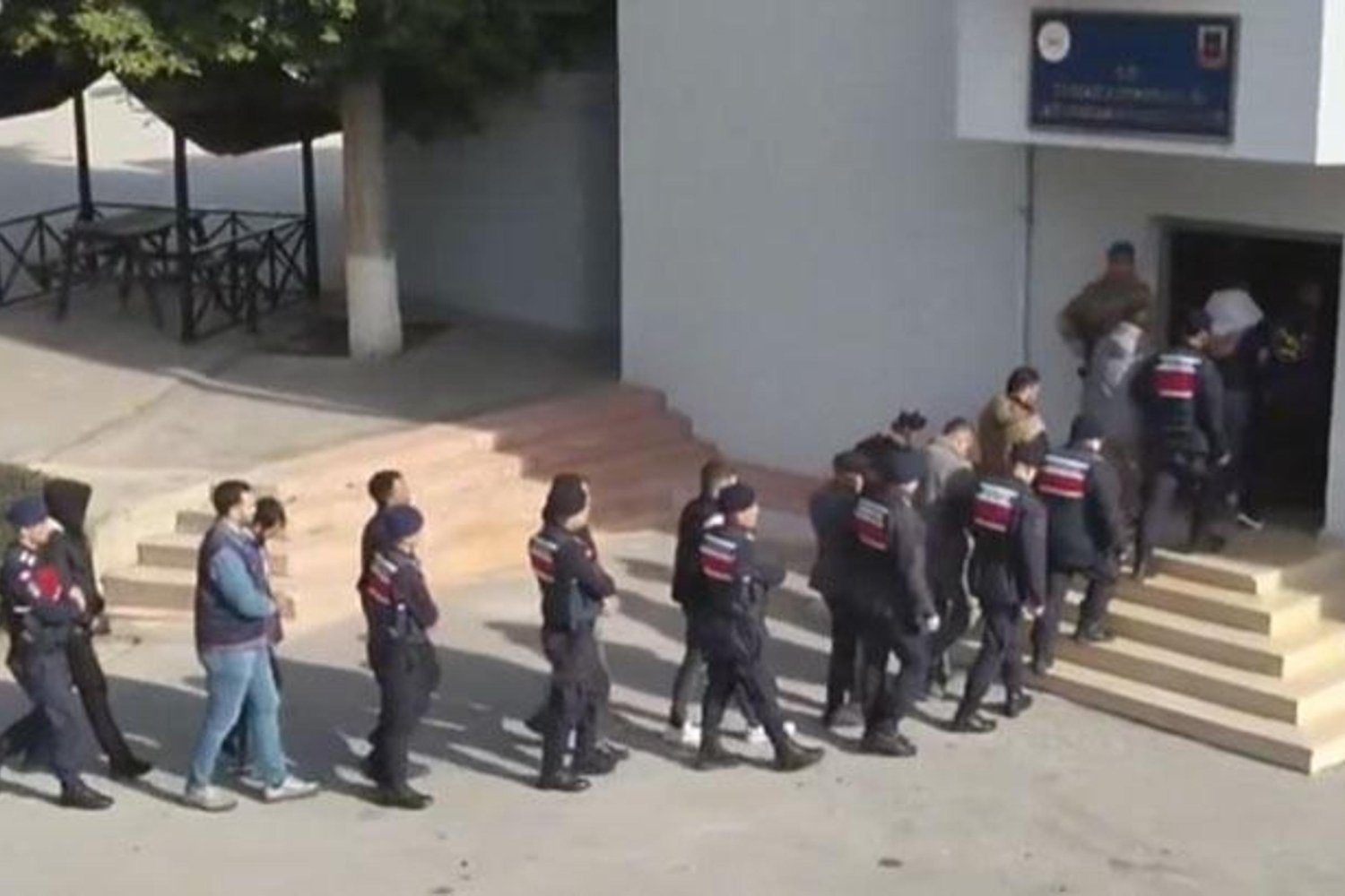 Uyuşturucu Operasyonu Mersin, Çanakkale ve Isparta'da 123 Şüpheli Yakalandı