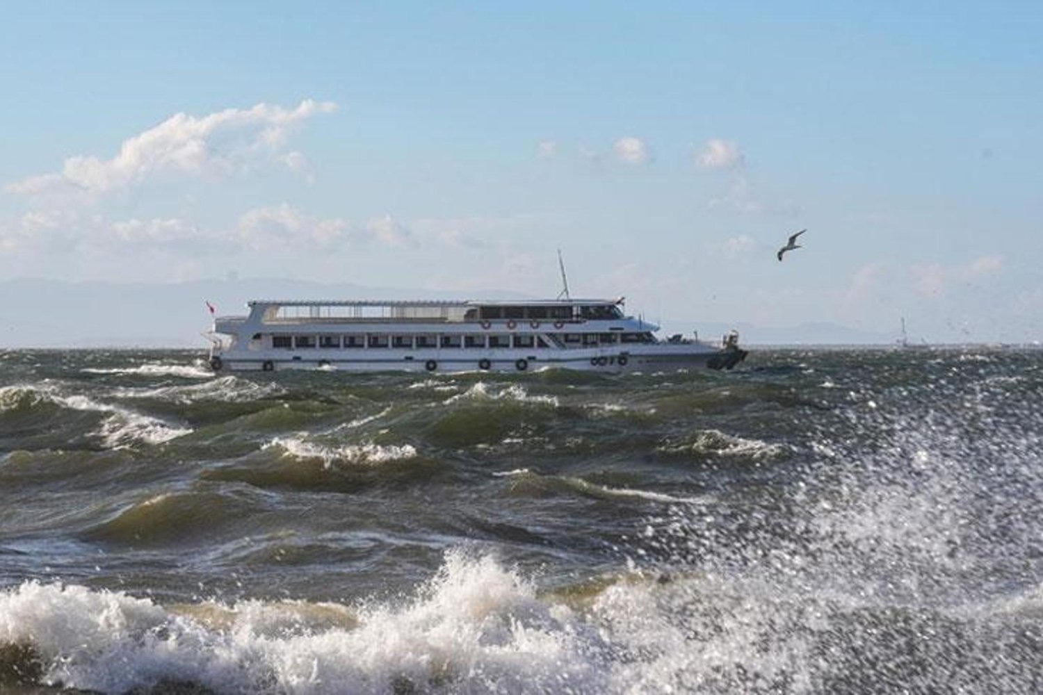 İstanbul ve Tekirdağ'da Meteorolojik Felaketler Uyarısı: Hava Durumu ve Deniz Seferleri olumsuz Etkileniyor