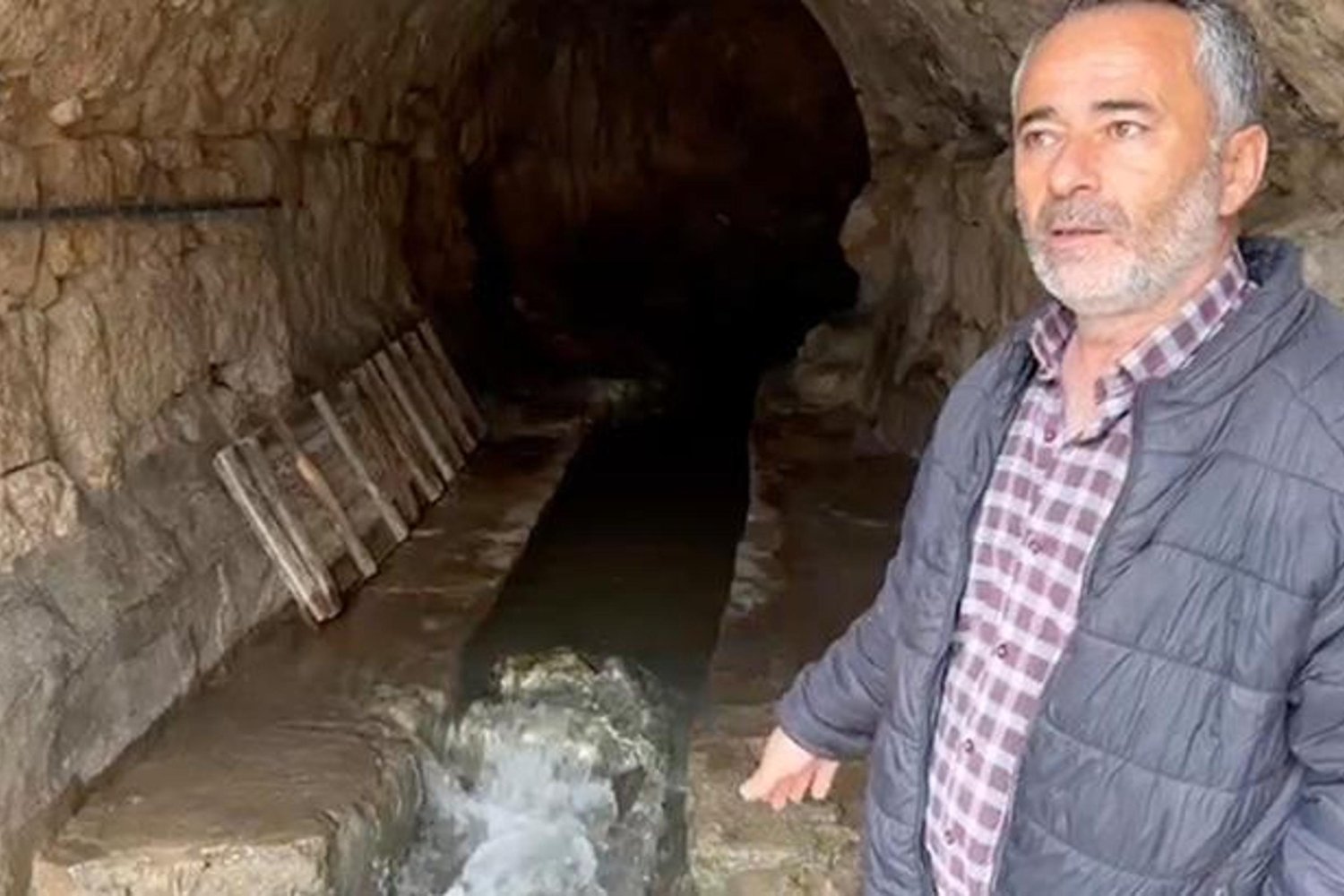 Adıyaman'daki 380 Yıllık Zey Köy Camisi Yeniden Canlanan Su Kaynağıyla Büyülüyor