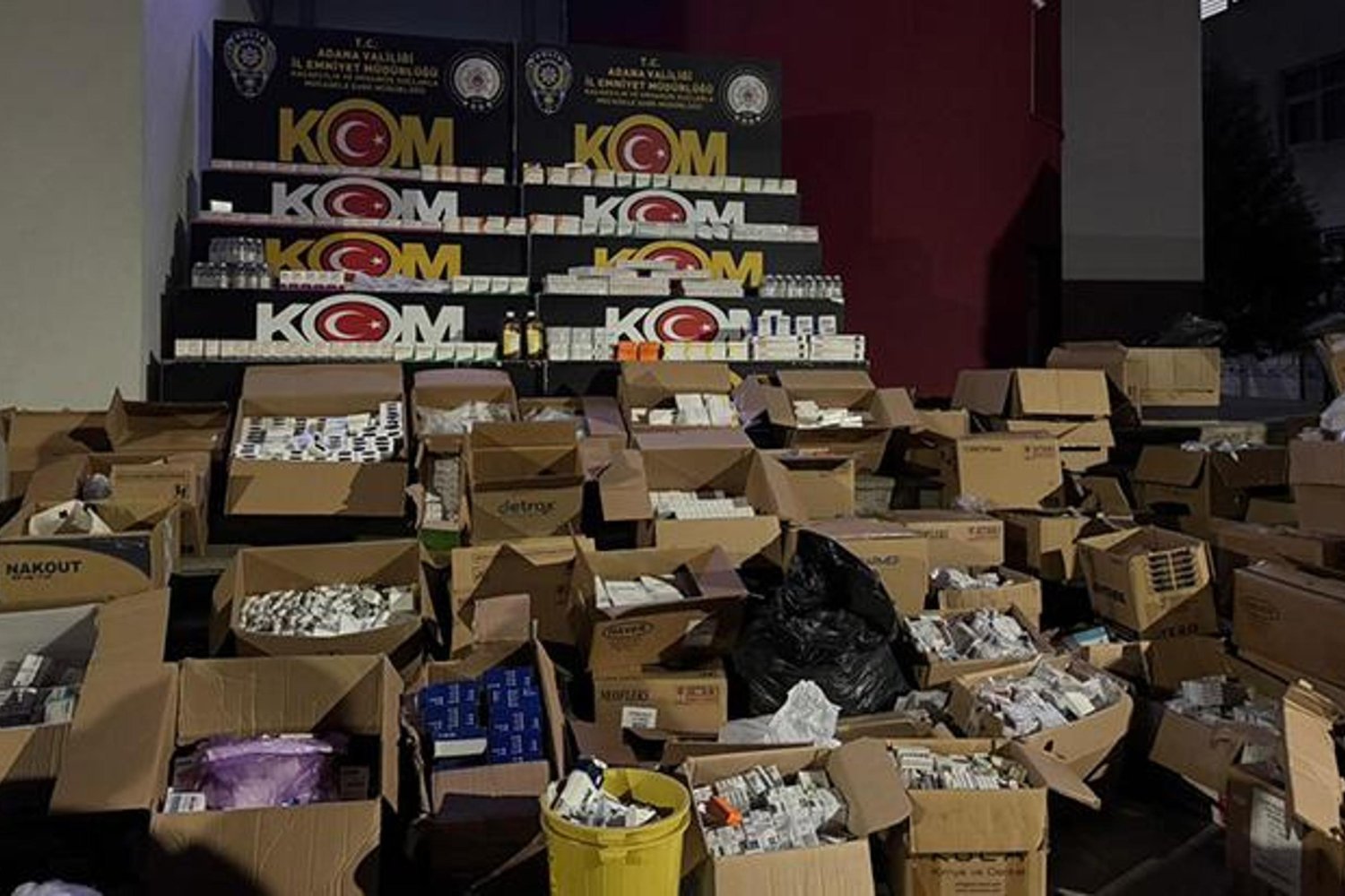 Adana'da Reçeteye Tabi 1,1 Milyon İlaç Operasyonu: Ruhsatsız Depo ve Tutuklama