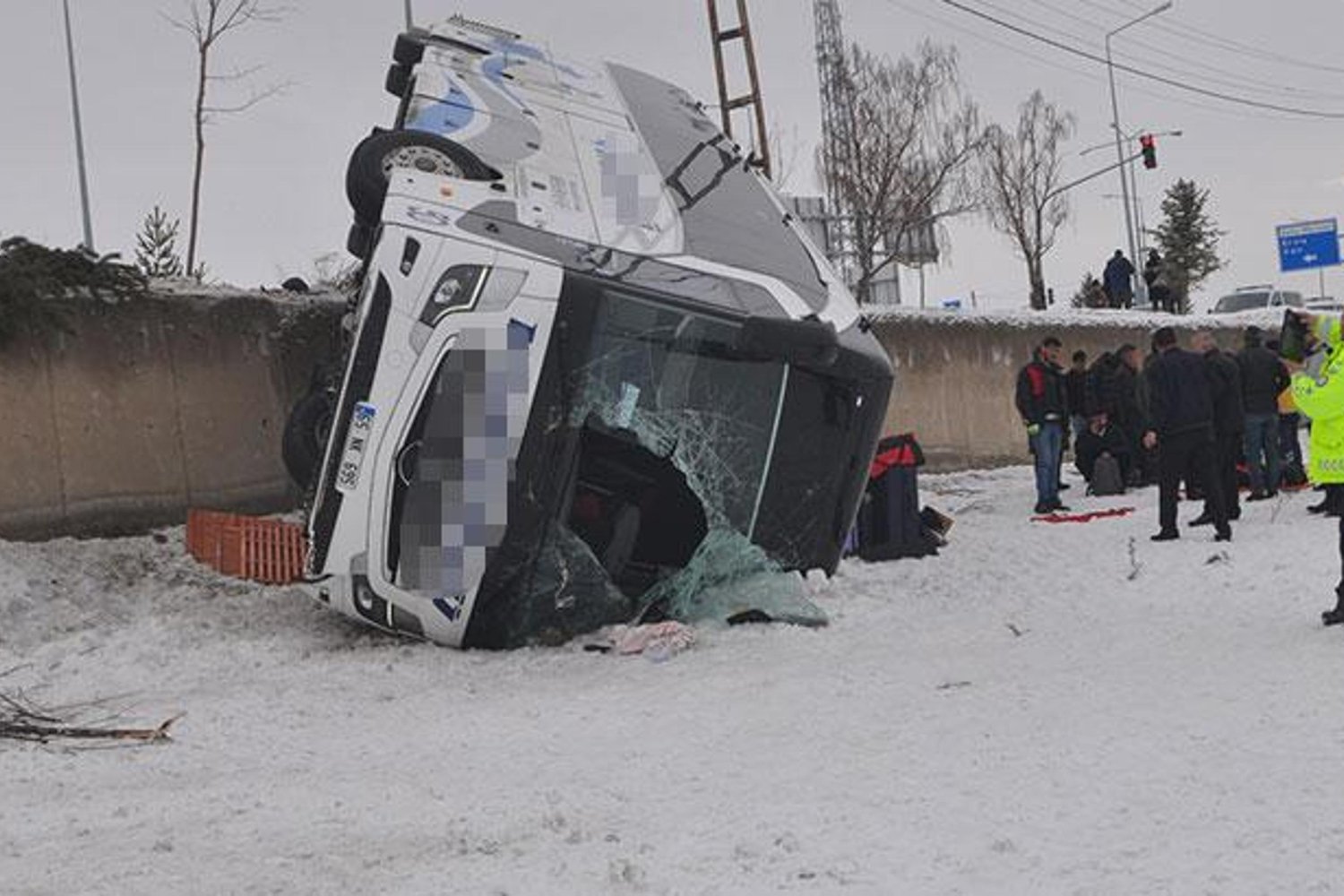 Patnos'ta Otobüs Kazası: 16 Yaralı