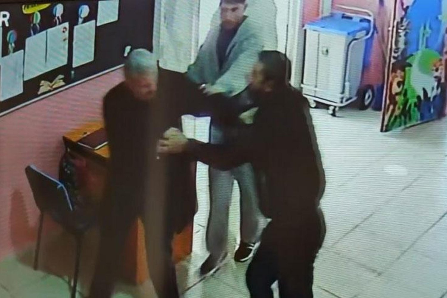 Eğitim Camiasına Saldırı: Ahlat'taki Okul Müdürlerine Yapılan Saldırı Güvenlik Kameralarında