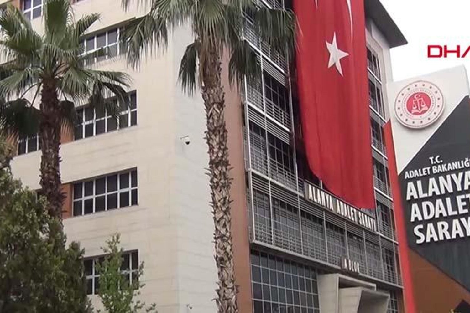 Alanya'da Ukraynalı ve Rus Şüphelilere Silahlı Gasip Dalgası: 18 Bin Euro ve Değerli Eşyalar Gasp Edildi!