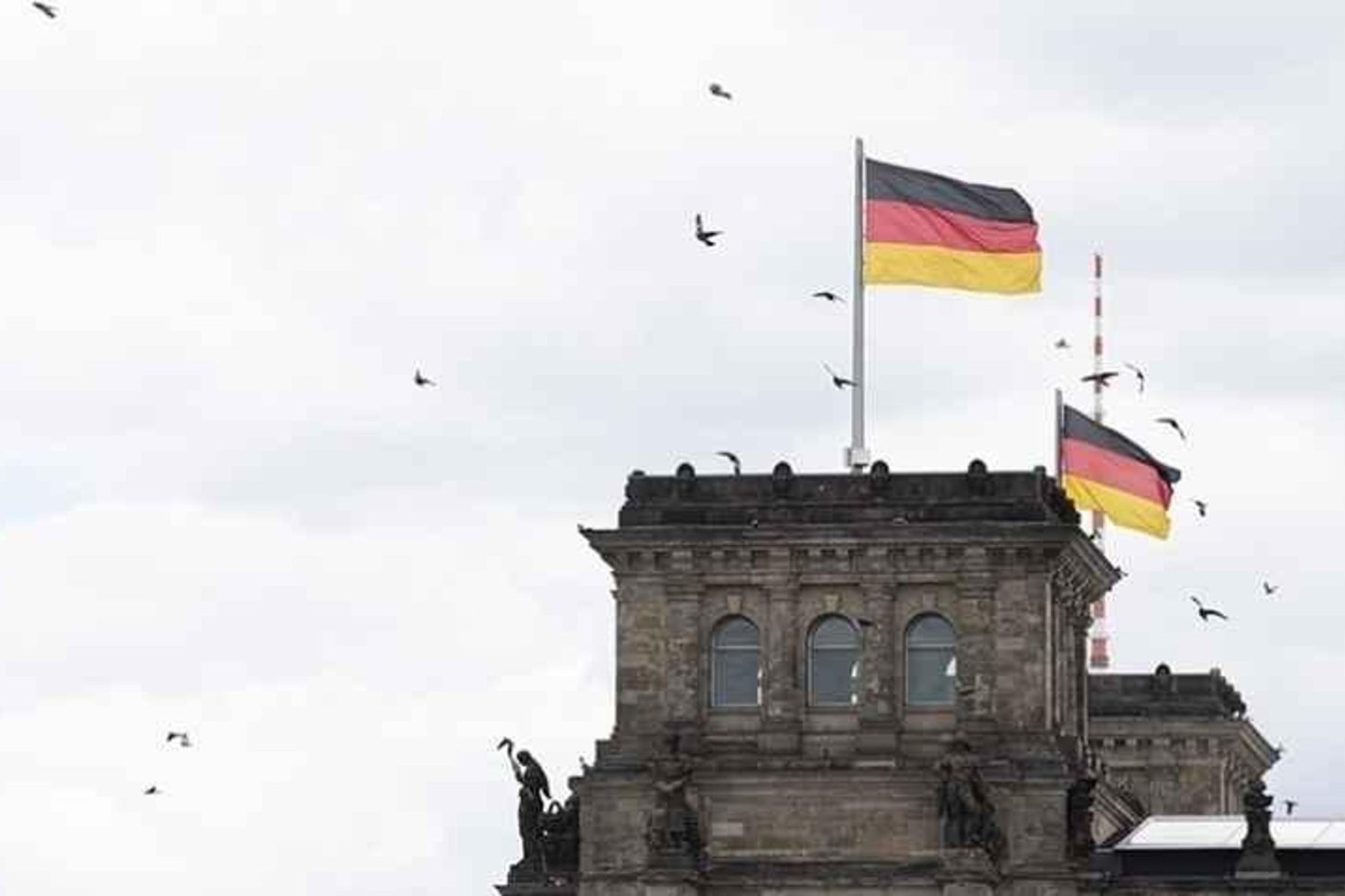 Hamburg'da Sabotaj Şoku: Donanma Gemilerine Yapılan Silahlı Eylemlerle Gelişen Operasyon