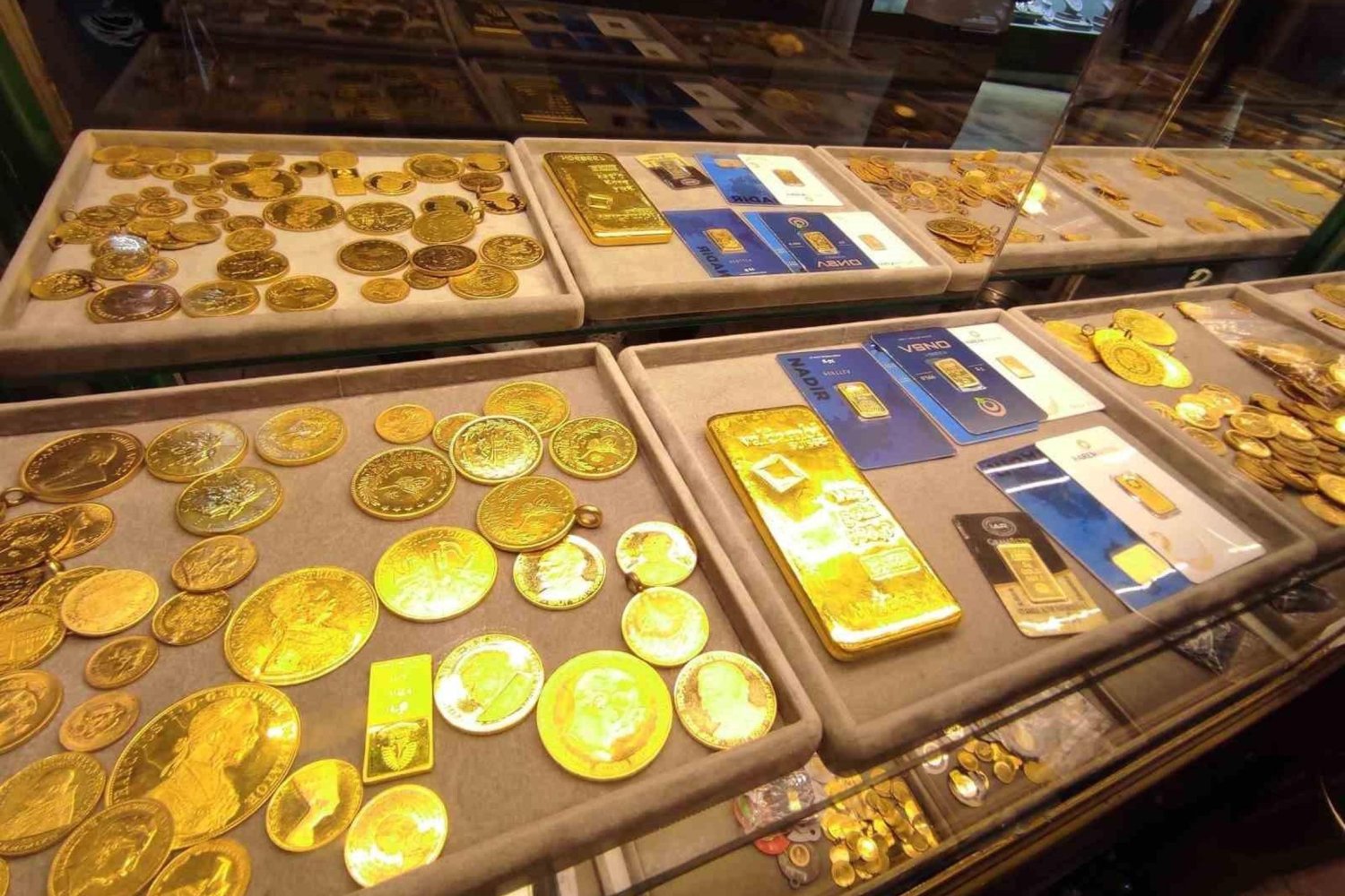 Altın Fiyatlarındaki Dalgalanma Piyasalarda Endişe Yarattı: Farklı Alım-Satım Fiyatları Devam Ediyor