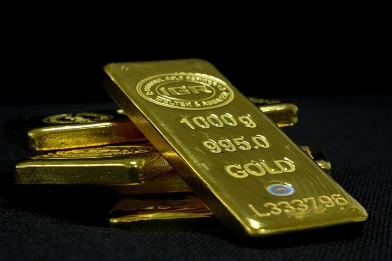 Altın Yükselişi Sürüyor: Jeopolitik Riskler ve Fed Gözlemleri Fiyatları Katlıyor