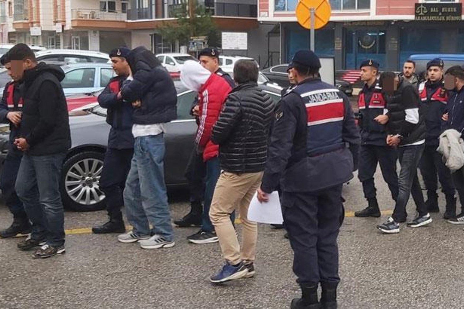 Esentepe'de Operasyon: Yasadışı Kumar ve Malvarlığı Ele Geçirildi!