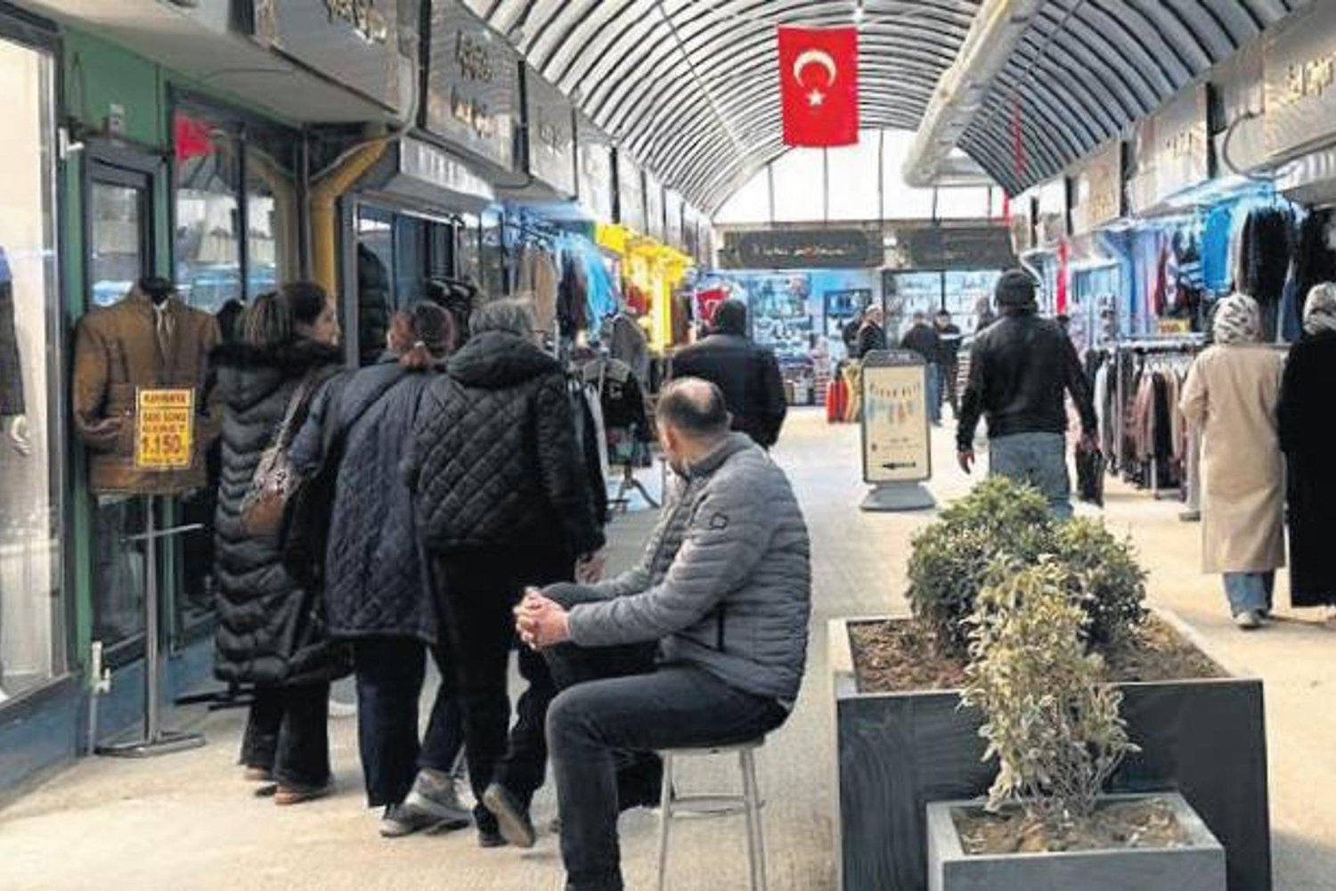 Depremzedelerin Zorlu Yaşam Mücadelesi: Evlerine Kavuşmak İçin Gün Sayıyorlar