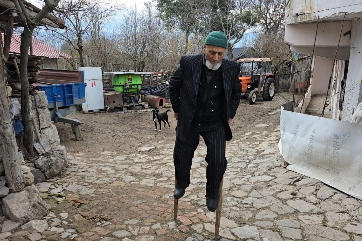 83 Yaşındaki Hasan Dursun’un Ayakcak Geleneği Yaşatıyor