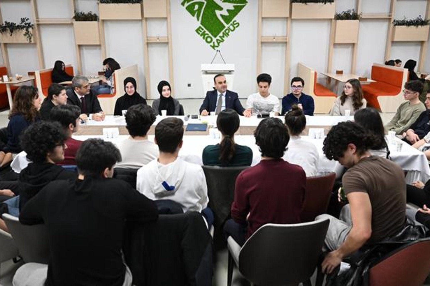 Bakan Kacır Ramazan İftarıyla Gençlerle Buluştu