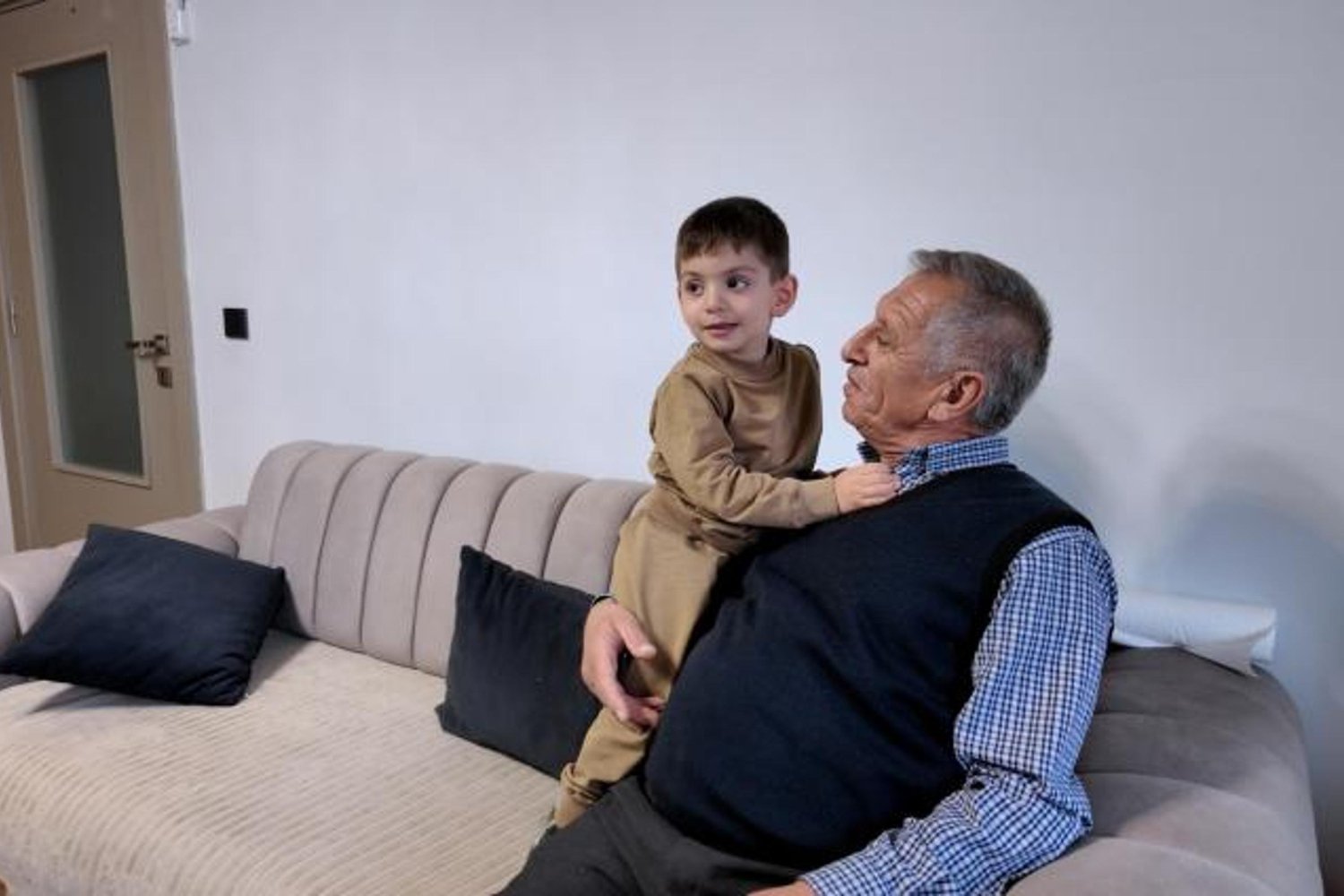 Depremzede Abdullah Çelik'in Hayata Tutunma Hikayesi: Yeni Evinde Mutlu Günler