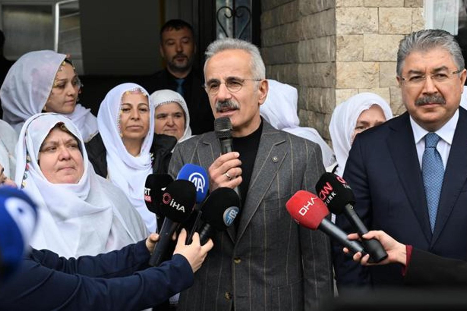 Ulaştırma Bakanı Uraloğlu Eskişehir'de Yol Çalışmalarını Anlattı