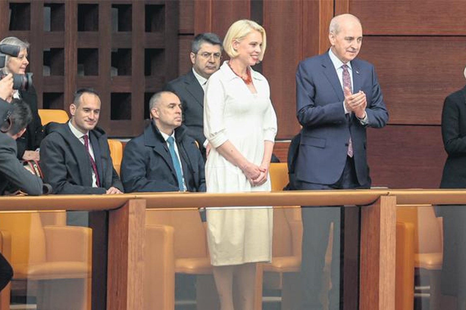 TBMM Başkanı Kurtulmuş'tan Anayasa ve Demokrasi Eleştirisi: Güncel Gelişmeler