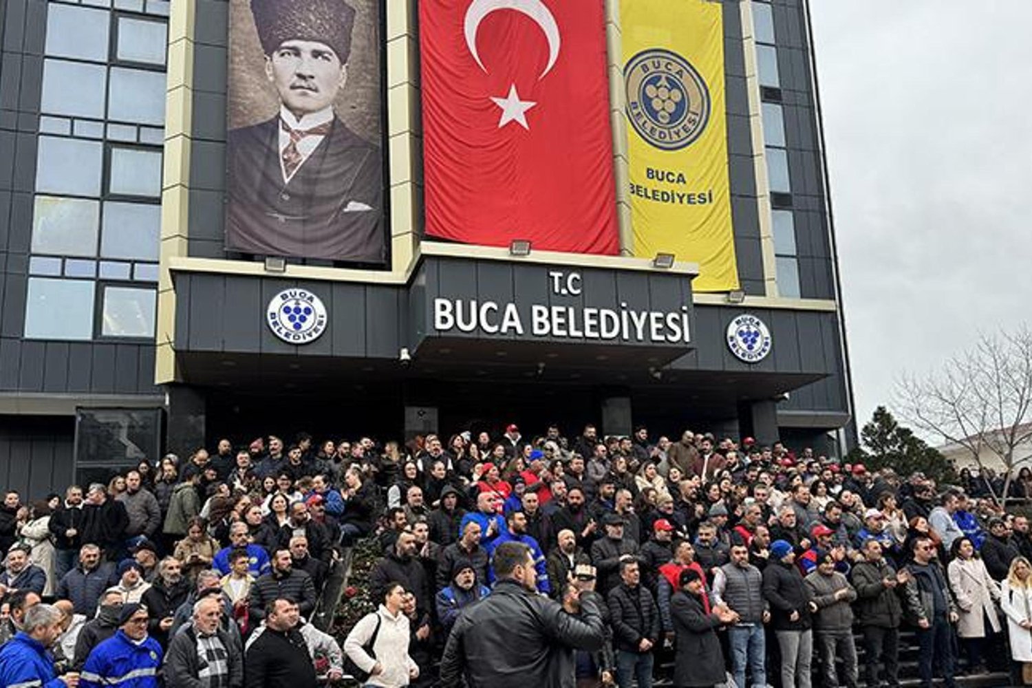 İzmir Belediyesinden İşçilere Mücadele Çığlığı: Ekonomik Zorluklara Karşı Direniş