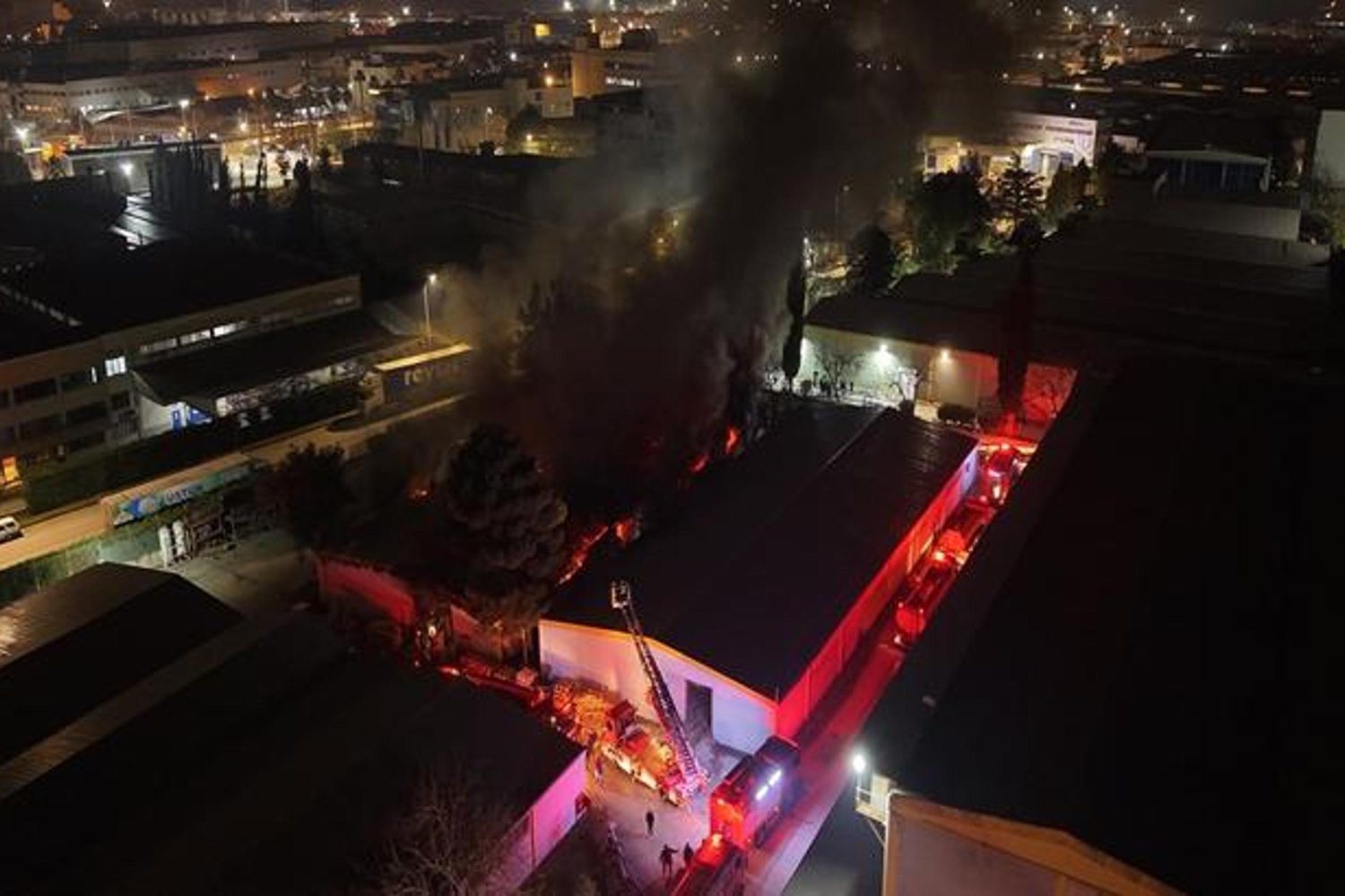 Osmangazi'de Tekstil Fabrikası Yangını Kontrol Altına Alındı