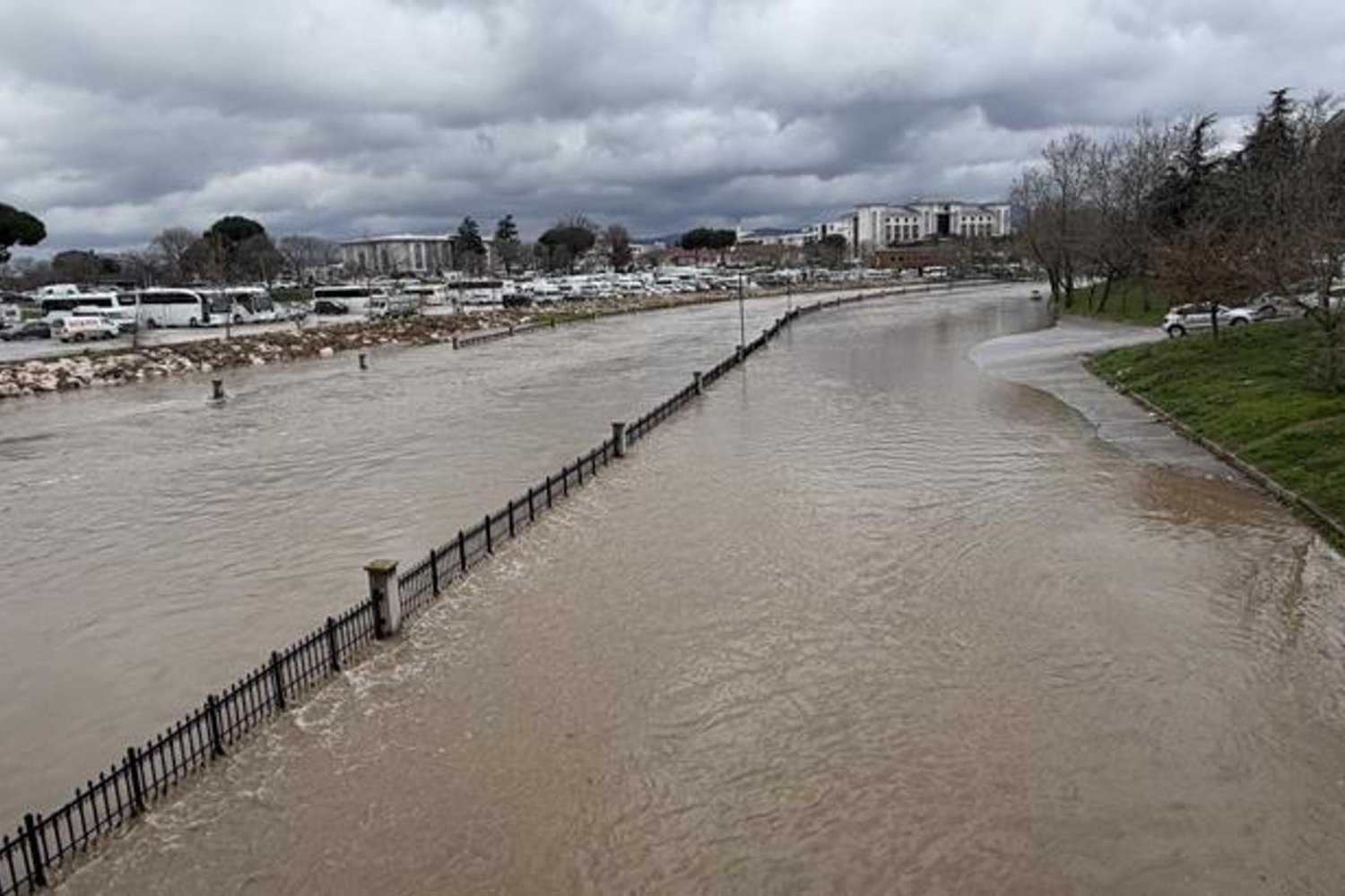 Çanakkale Biga'da Kocabaş Çayı Taştı, Tahliye ve Uyarılar Artışta