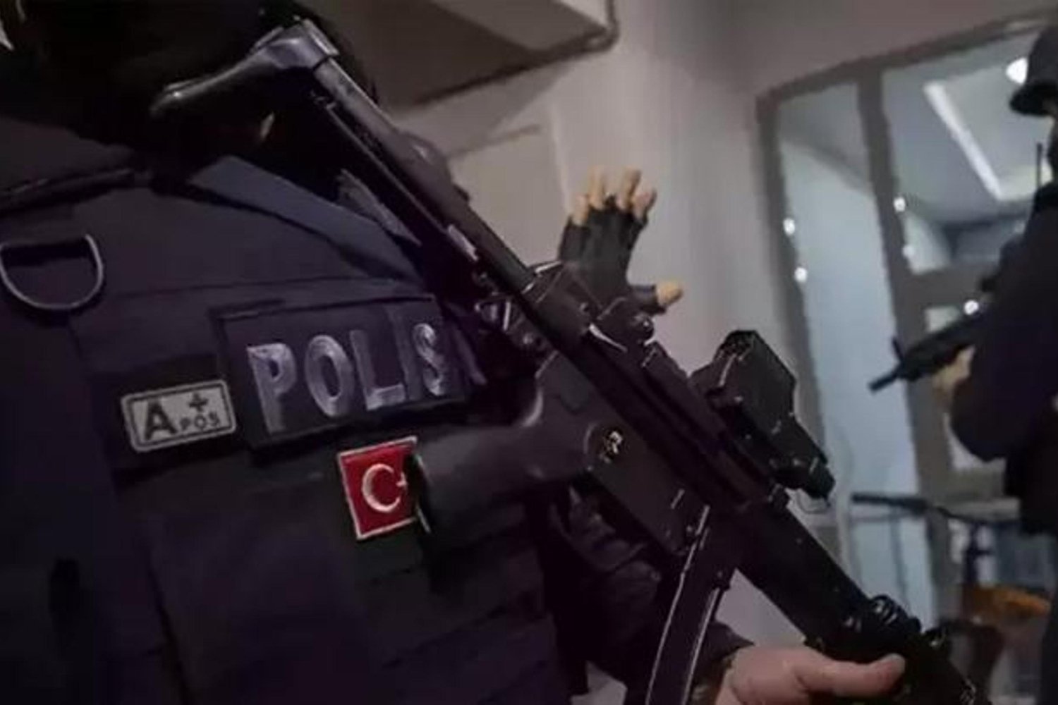 Uyuşturucu Operasyonunda 18 Şüpheli Gözaltında: Hakimlik Kararları Netleşiyor