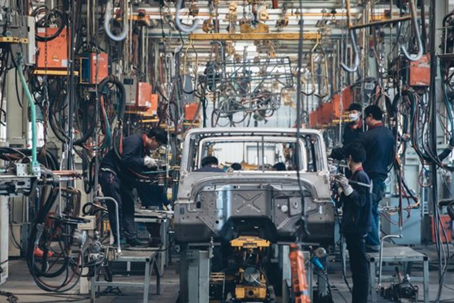 İmalat ve İmalat Dışı PMI Endeksleri Düşüşte: Ekonomik Gelişmeler Merak Ediliyor