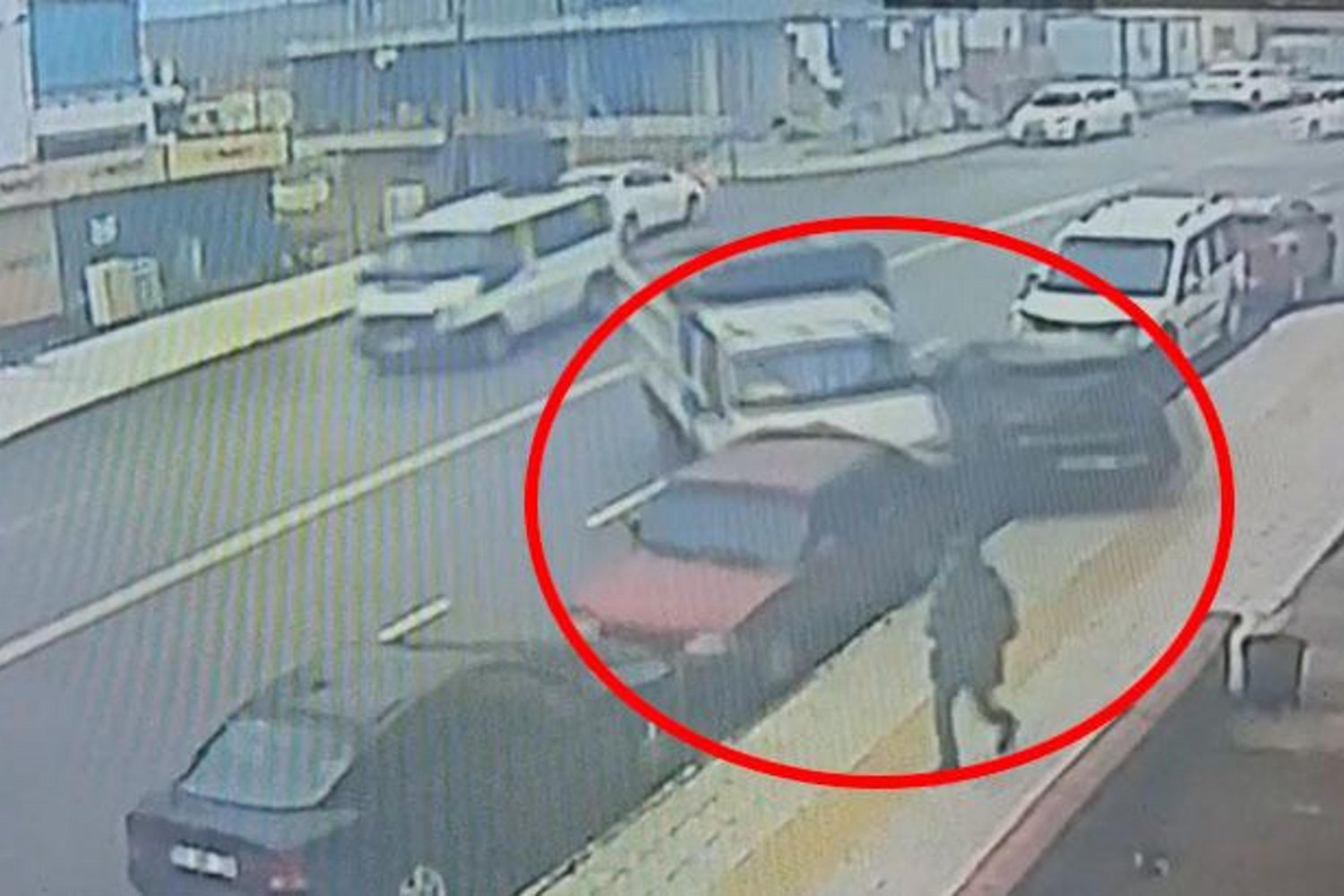 Bahçelievler'de Trafik Kazası: Kamyonet Panel Yaparken Çevreyi Felakete Götürdü