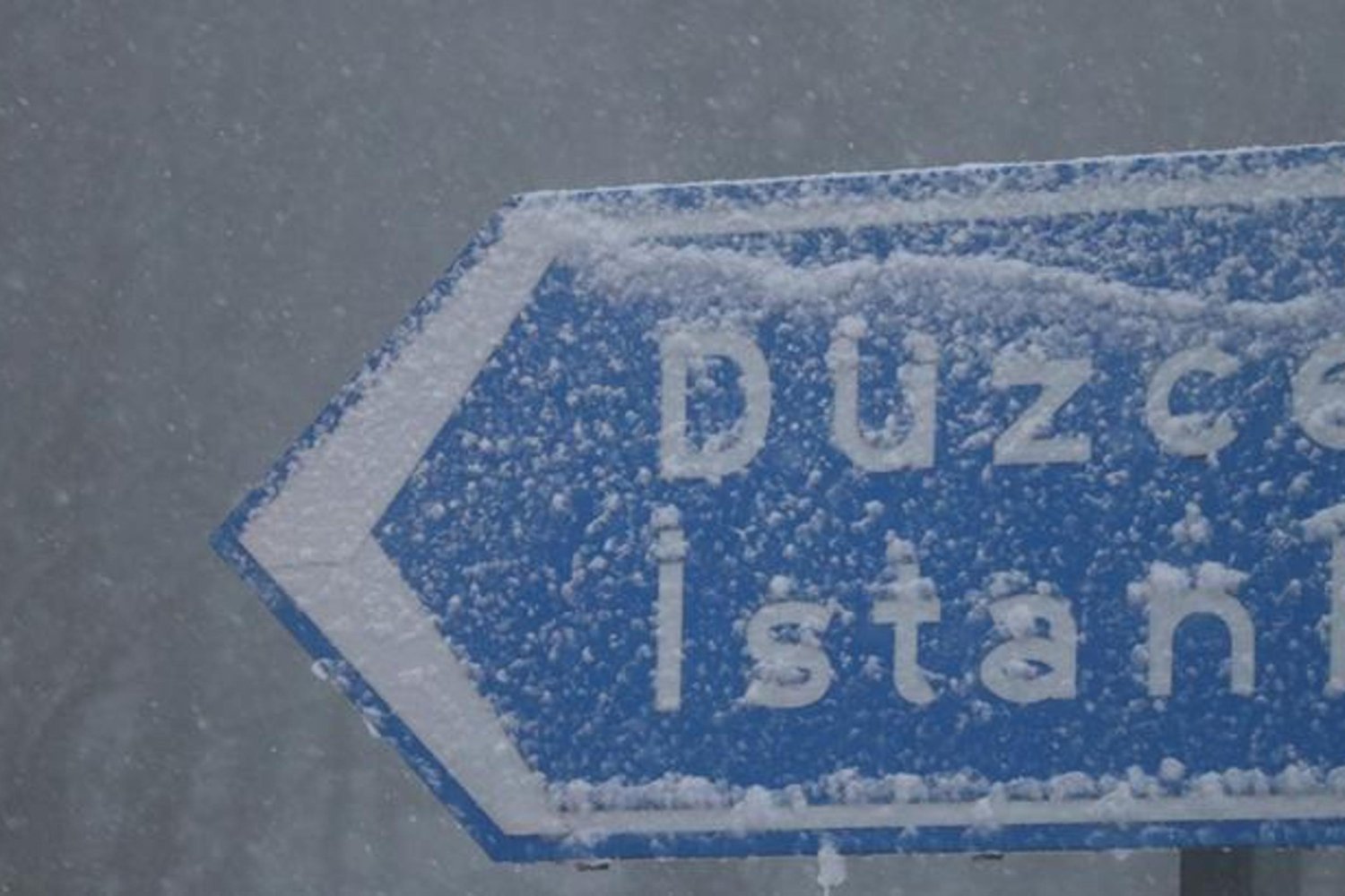 Bolu Dağı'nda Kar Yağışı Vardı! Görüş Mesafesi Düştü, Kalınlık 10 cm