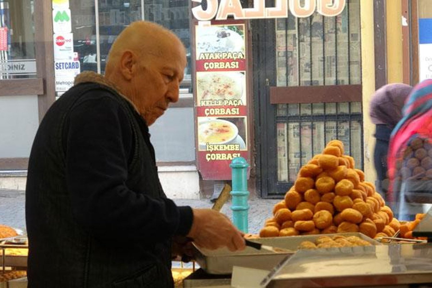 Ramazan Helvası Bursa'nın Geleneksel Lezzeti Günde 300 Kilo Satıyor