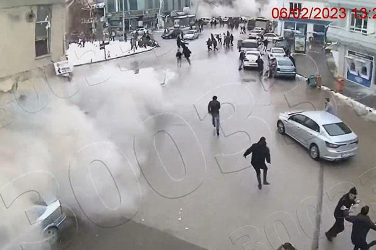 Kahramanmaraş Depremi: Yıkım Anları Güvenlik Kameralarında Kayıt Altında